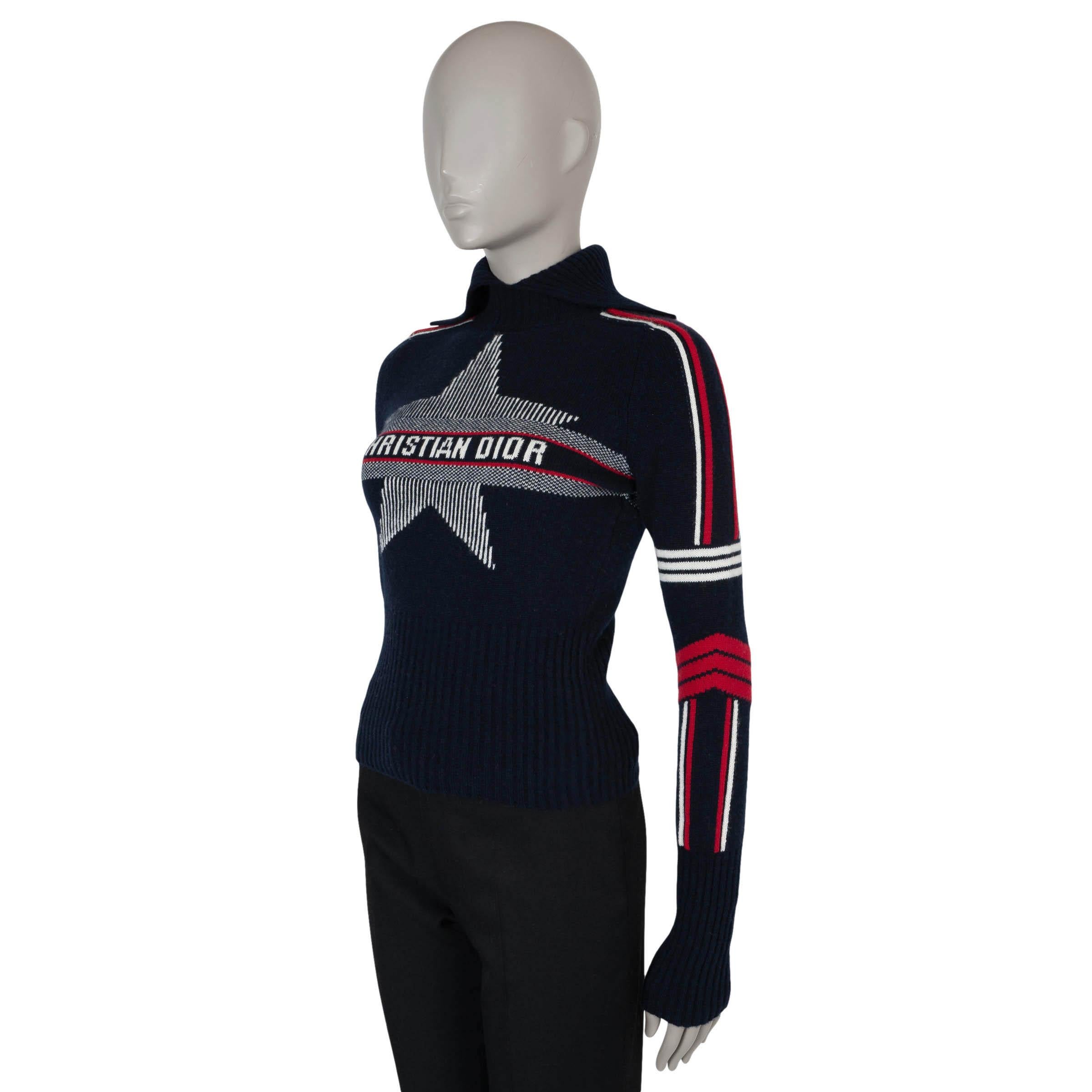 This 100% authentic Christian Dior sweater in navy blue wool (70%) and cashmere (30%) channels a refined sporty aesthetic. Designed with a fitted silhouette, it features a dynamic three-tone star motif and the Christian Dior signature, adding a