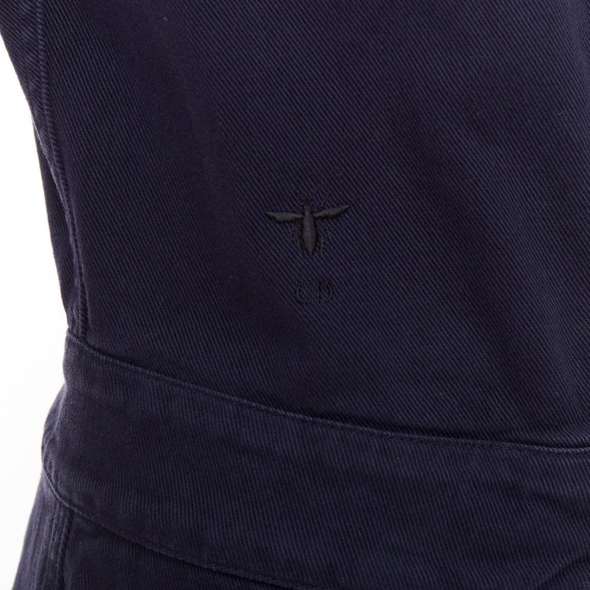 Christian Dior in cotone navy CD bee cargo playsuit pagliaccetto FR34 XS
Riferimento: YIKK/A00280
Marchio: Dior
Stilista: MARIA GRAZIA CHIURI
Materiale: Cotone, misto
Colore: Marina Militare
Modello: Tinta unita
Chiusura: bottone
Dettagli extra: