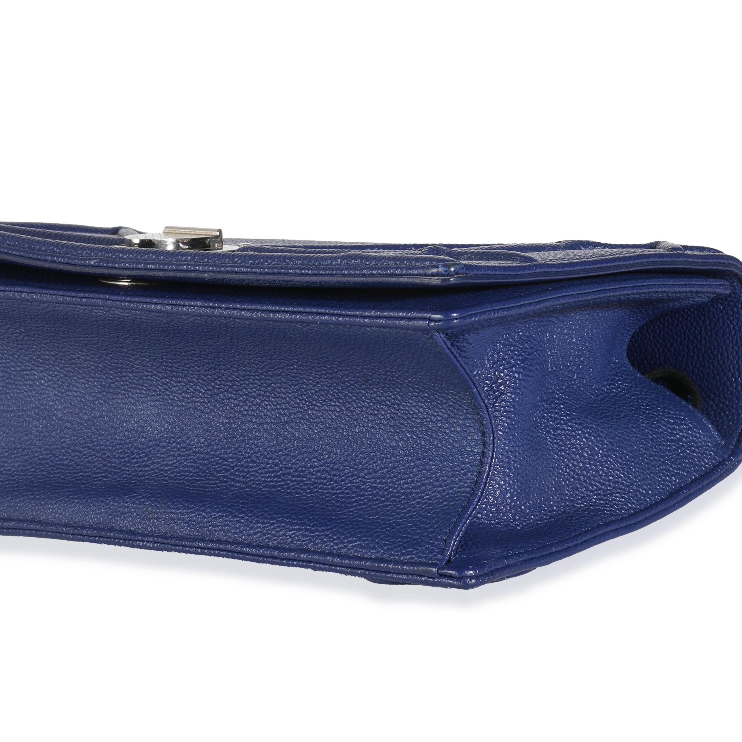 Christian Dior Sac à rabat Diorama moyen en veau grainé bleu marine Unisexe en vente