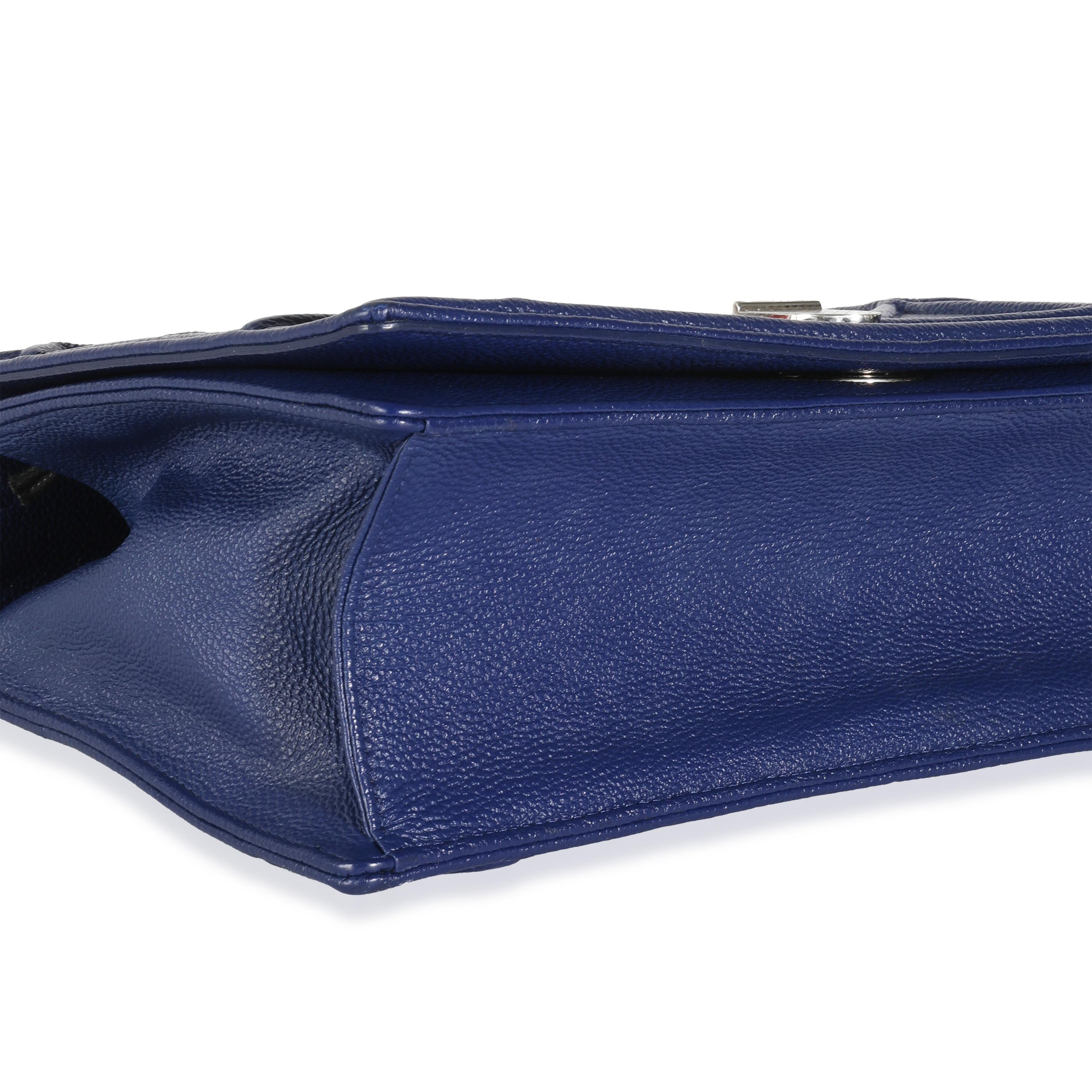 Christian Dior Sac à rabat Diorama moyen en veau grainé bleu marine en vente 2