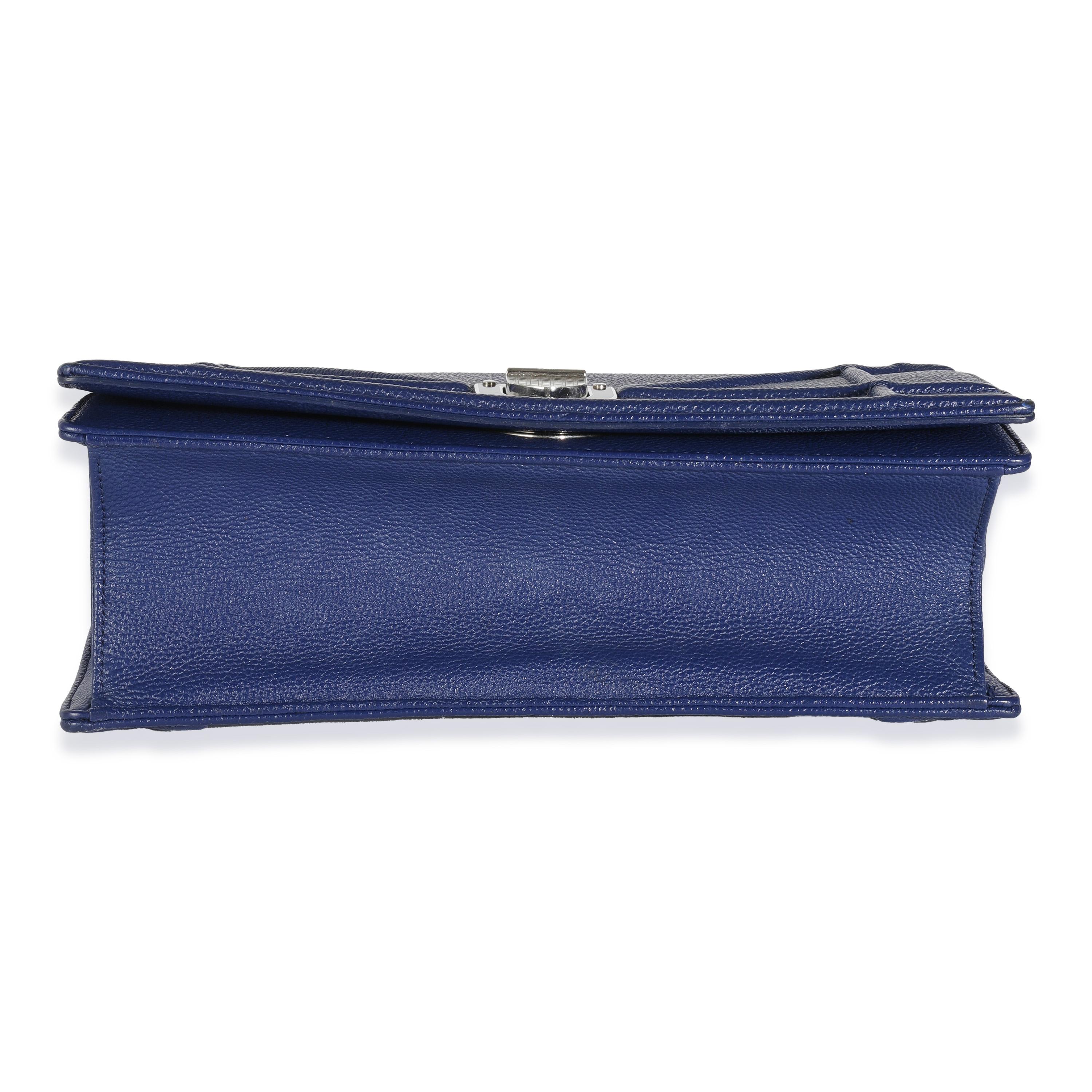 Christian Dior Sac à rabat Diorama moyen en veau grainé bleu marine en vente 3