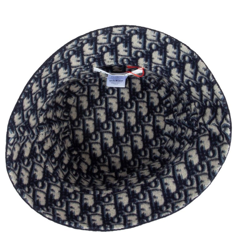 CHRISTIAN DIOR navy and ivory wool REVERSIBLE OBLIQUE BUCKET  display picture 3