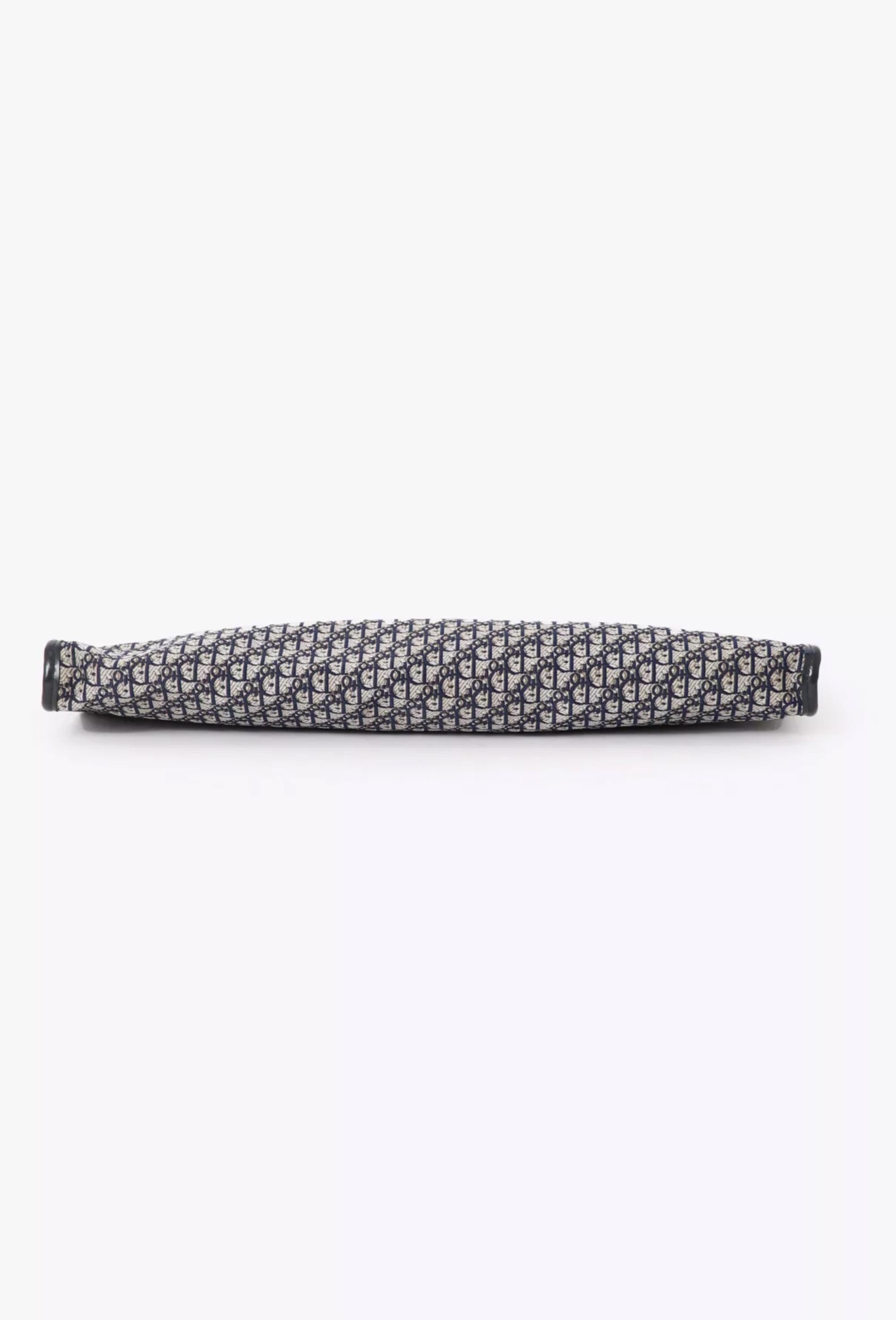 Christian Dior Navy Monogram clasp clutch In Good Condition For Sale In Paris, FR