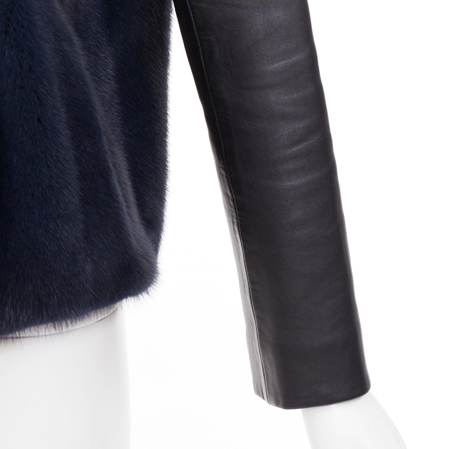 CHRISTIAN DIOR giacca in pelliccia naturale navy con maniche in pelle morbida e foderata in seta in vendita 4
