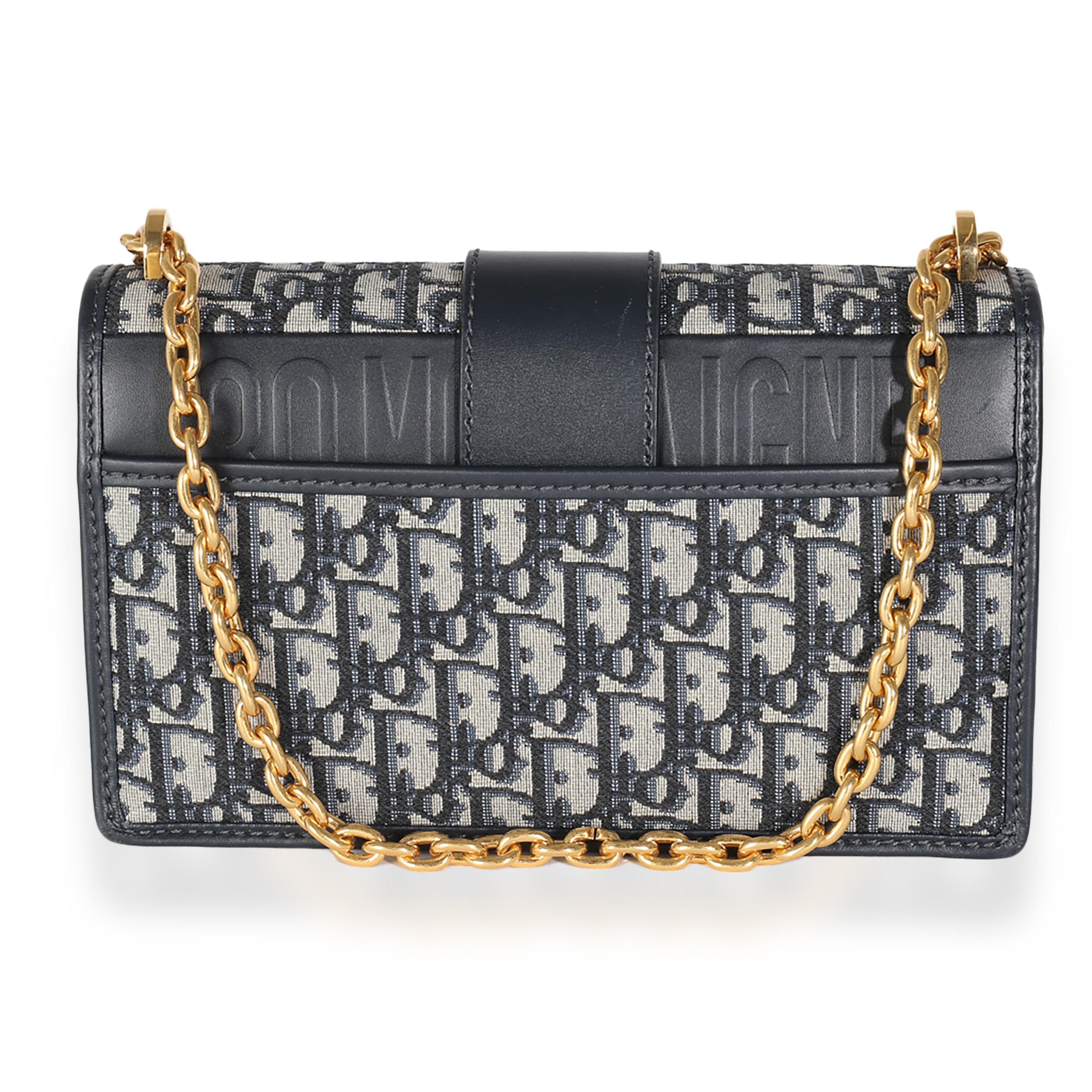 Listing Title: Christian Dior Navy Oblique Jacquard 30 Montaigne Chain Bag
SKU: 140671
MSRP: 3900.00 USD
Condition: Pre-owned 
Handbag Condition: Very Good
Condition Comments: Item is in very good condition with minor signs of wear.     Scuffing