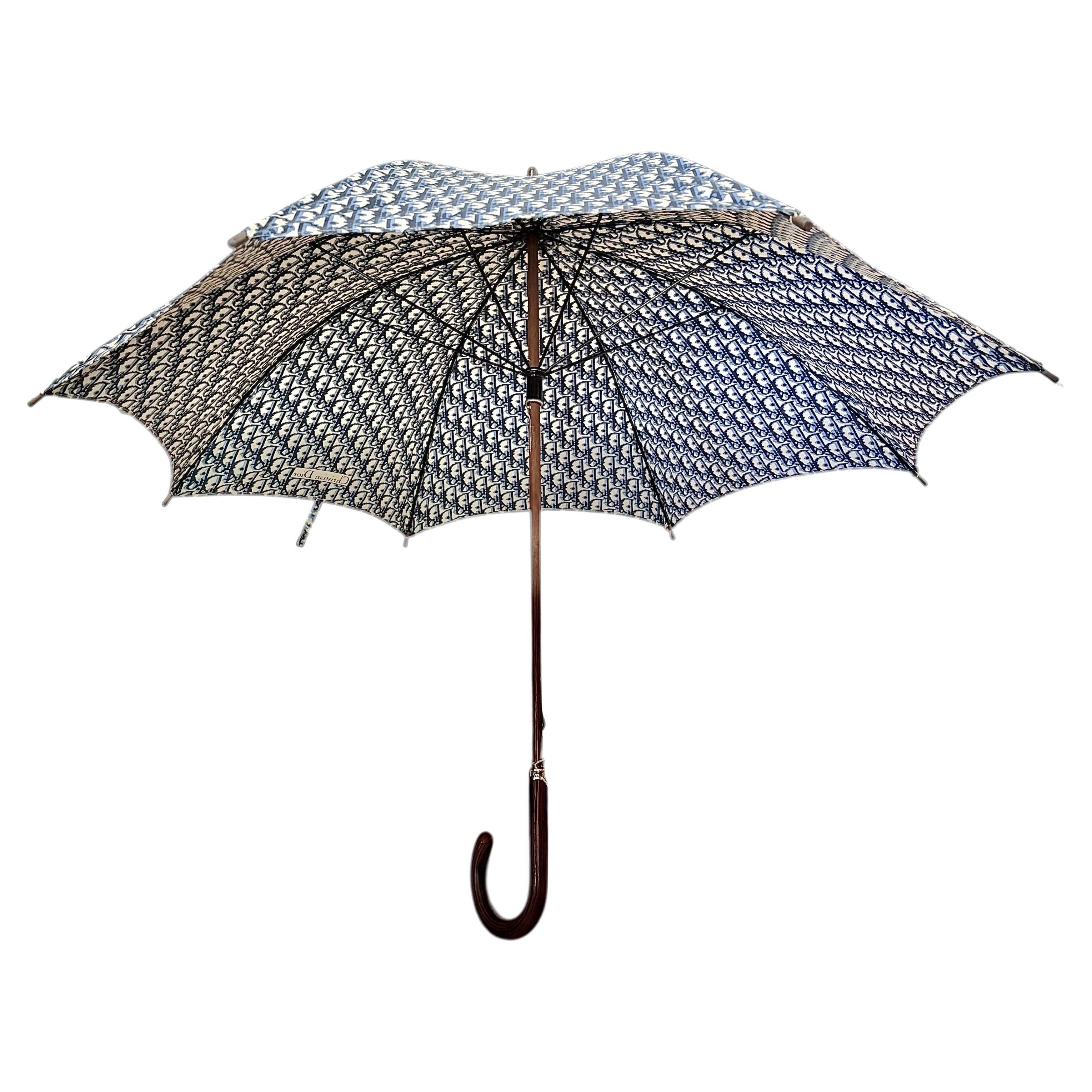 Christian Dior Navy Oblique Jacquard Parasol Poignée Wood, fin des années 1970