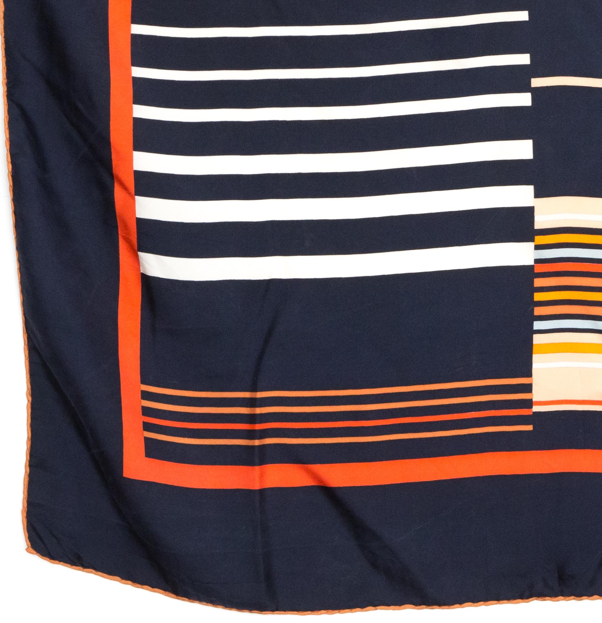 Pañuelo de seda azul marino Christian Dior en Bueno estado para la venta en Paris, FR