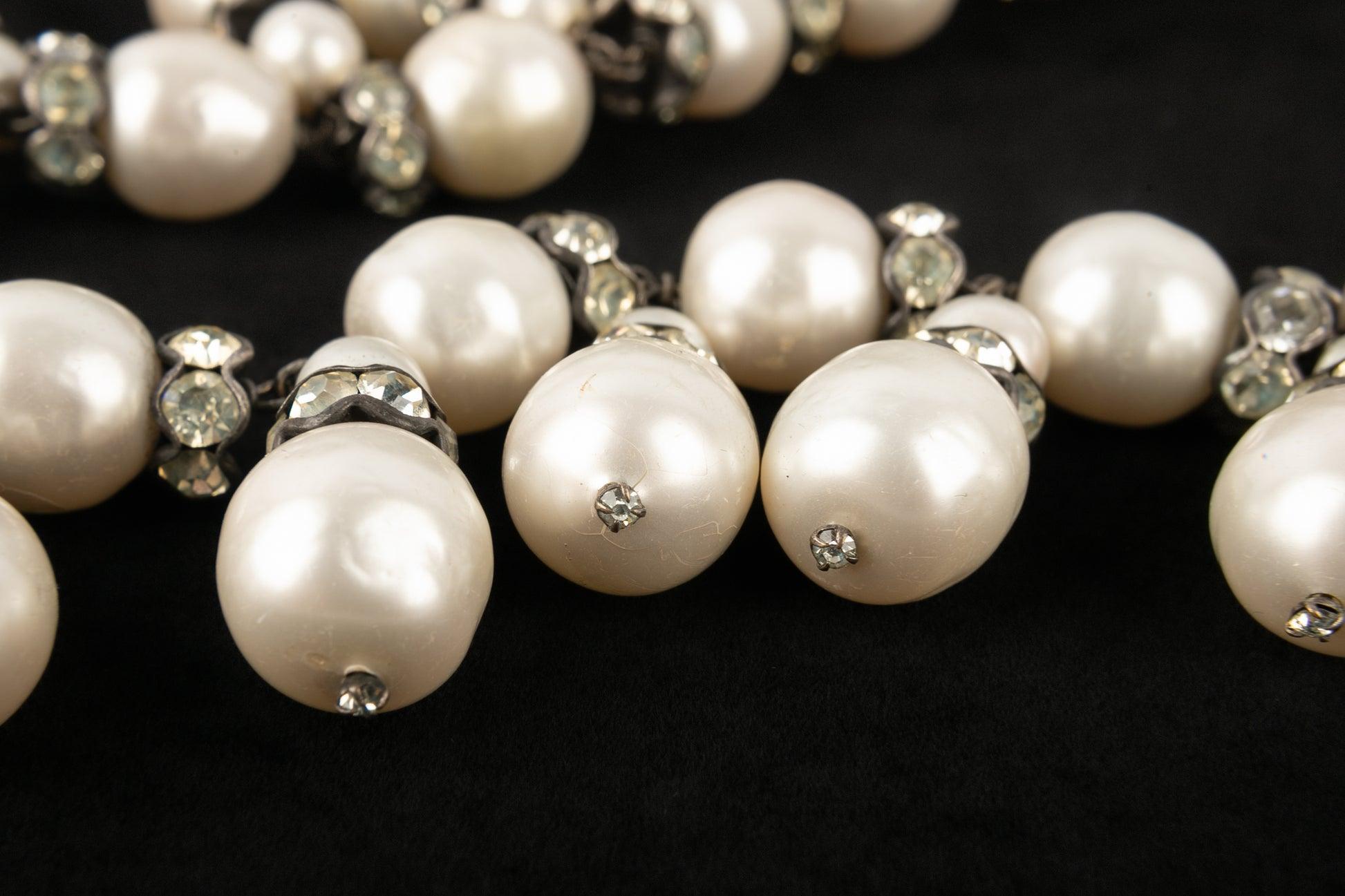 Christian Dior Necklace with Rhinestone Rings and Costume Pearls In Good Condition In SAINT-OUEN-SUR-SEINE, FR