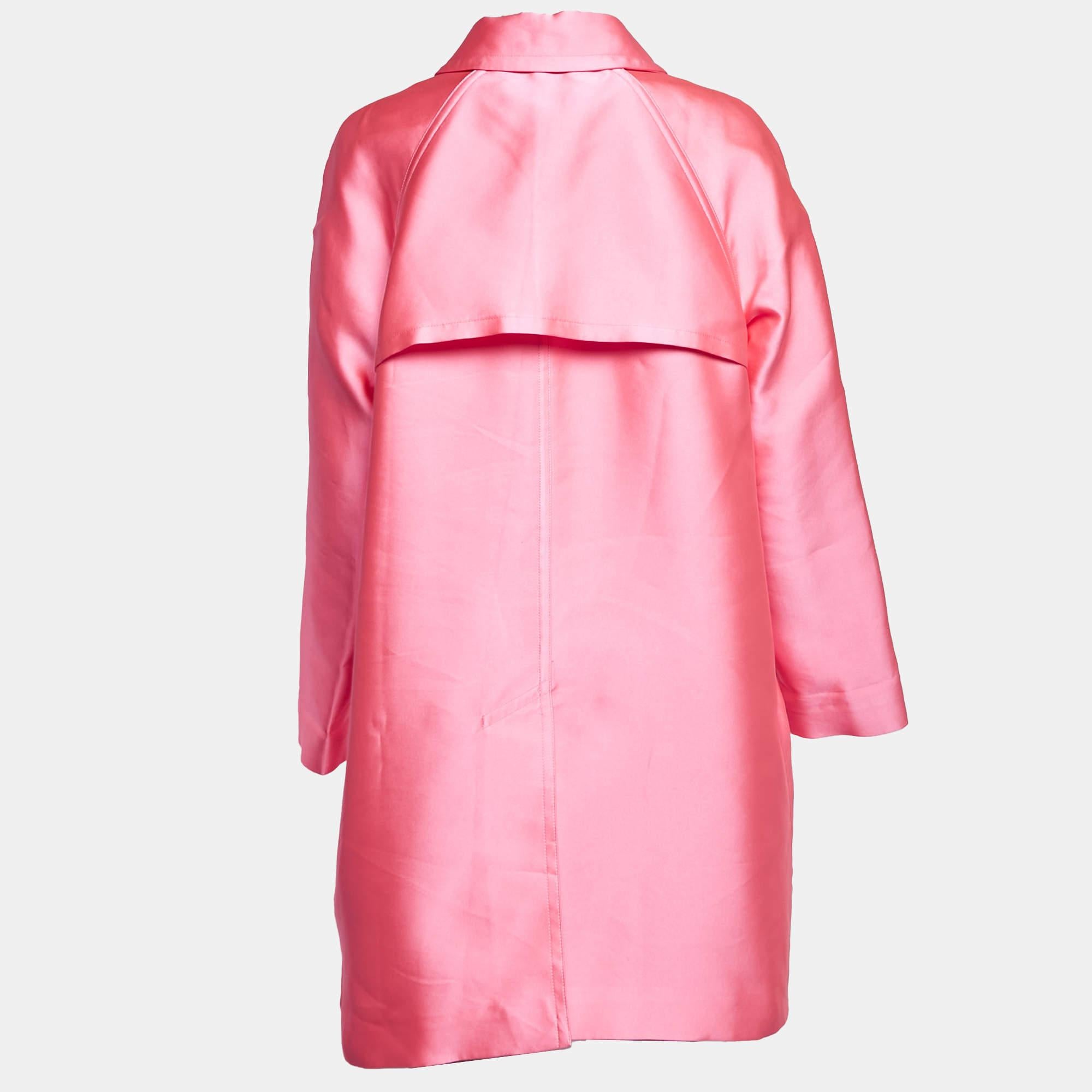 Let this Dior long coat be your style companion for chilly days. Fashioned in crepe it is presented in a grand neon pink guaranteeing a timeless statement in any wardrobe.