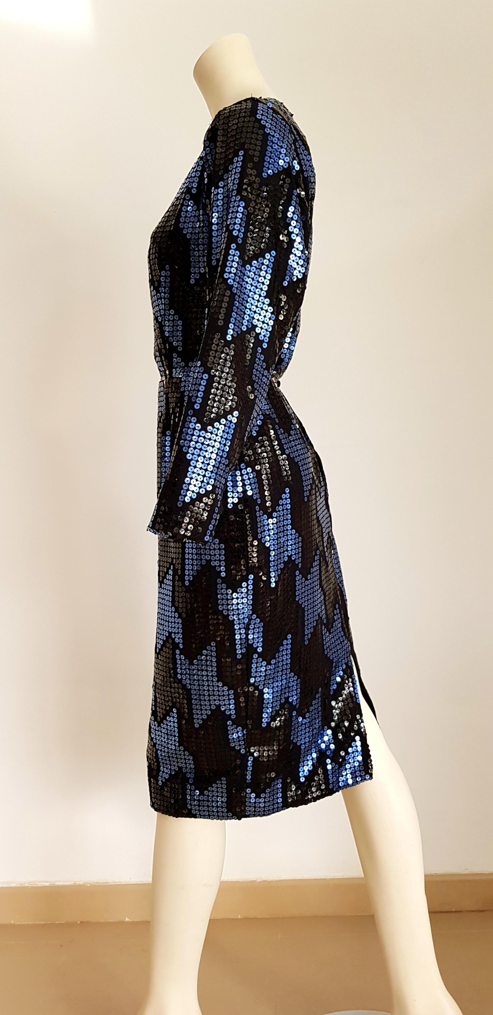 Christian DIOR Haute Couture blue and black sequins couvered, organza silk - Unworn, new

SIZE: equivalent to about Small / Medium, please review approx measurements as follows in cm: lenght 106, chest underarm to underarm 49, bust circumference 88,