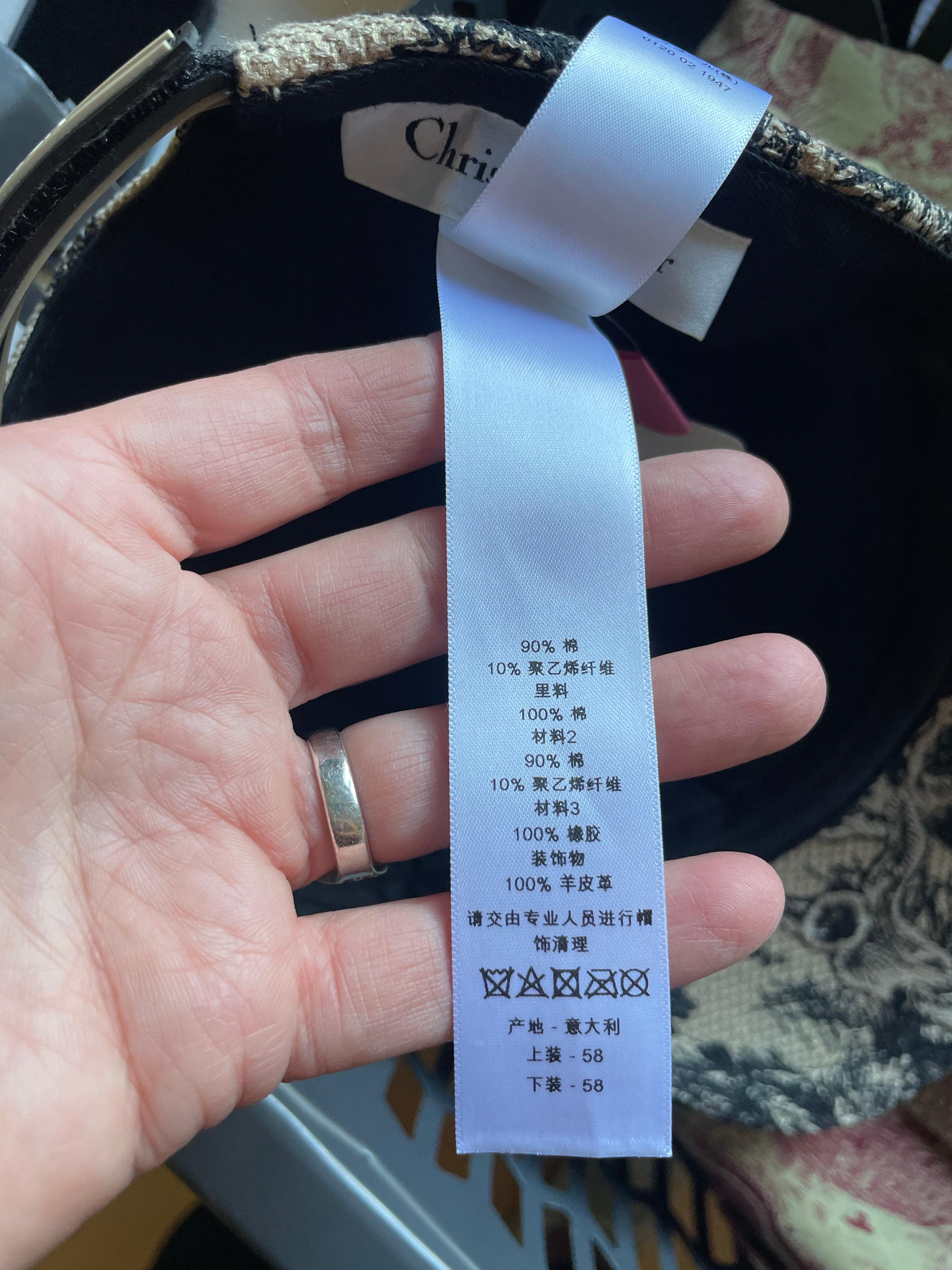 CHRISTIAN DIOR Nuovo berretto in toile de jouy con etichetta mai indossato. in vendita 5