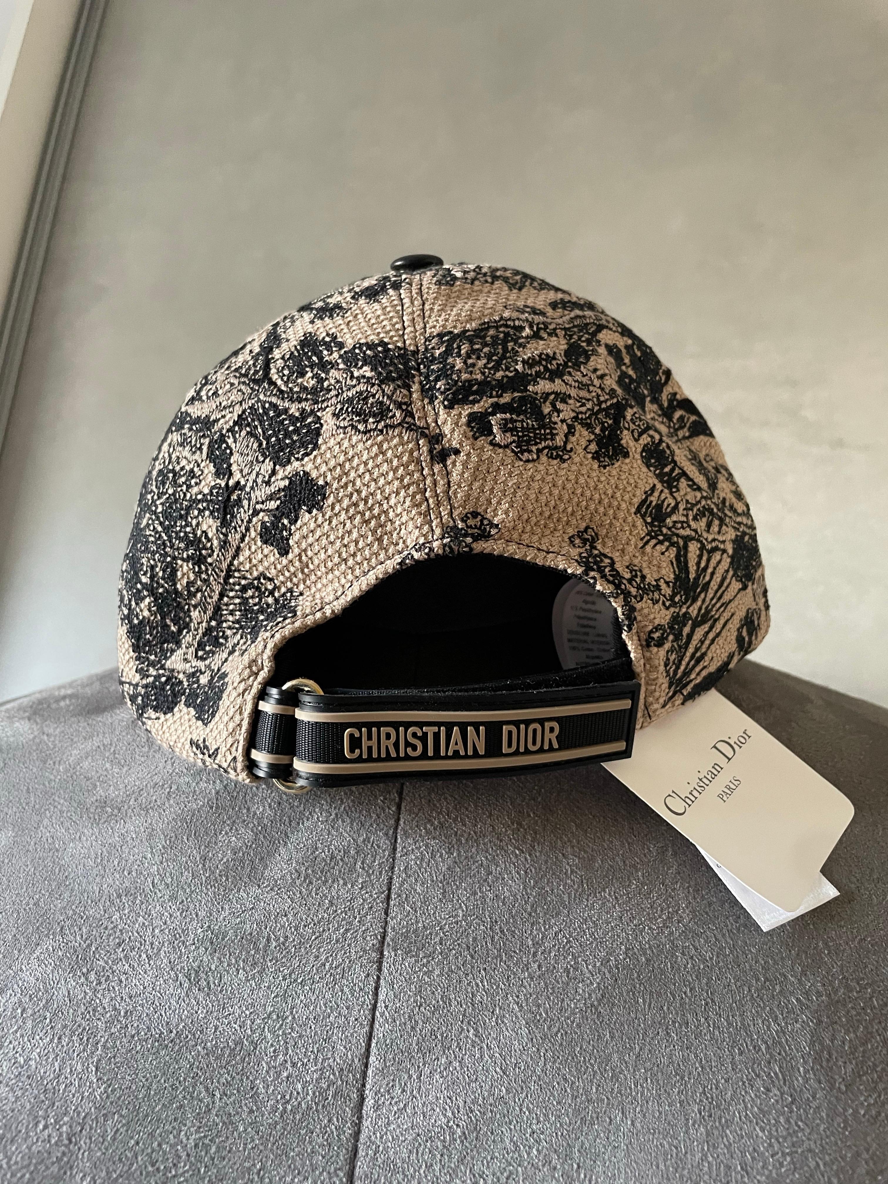 CHRISTIAN DIOR Nuovo berretto in toile de jouy con etichetta mai indossato. in vendita 2