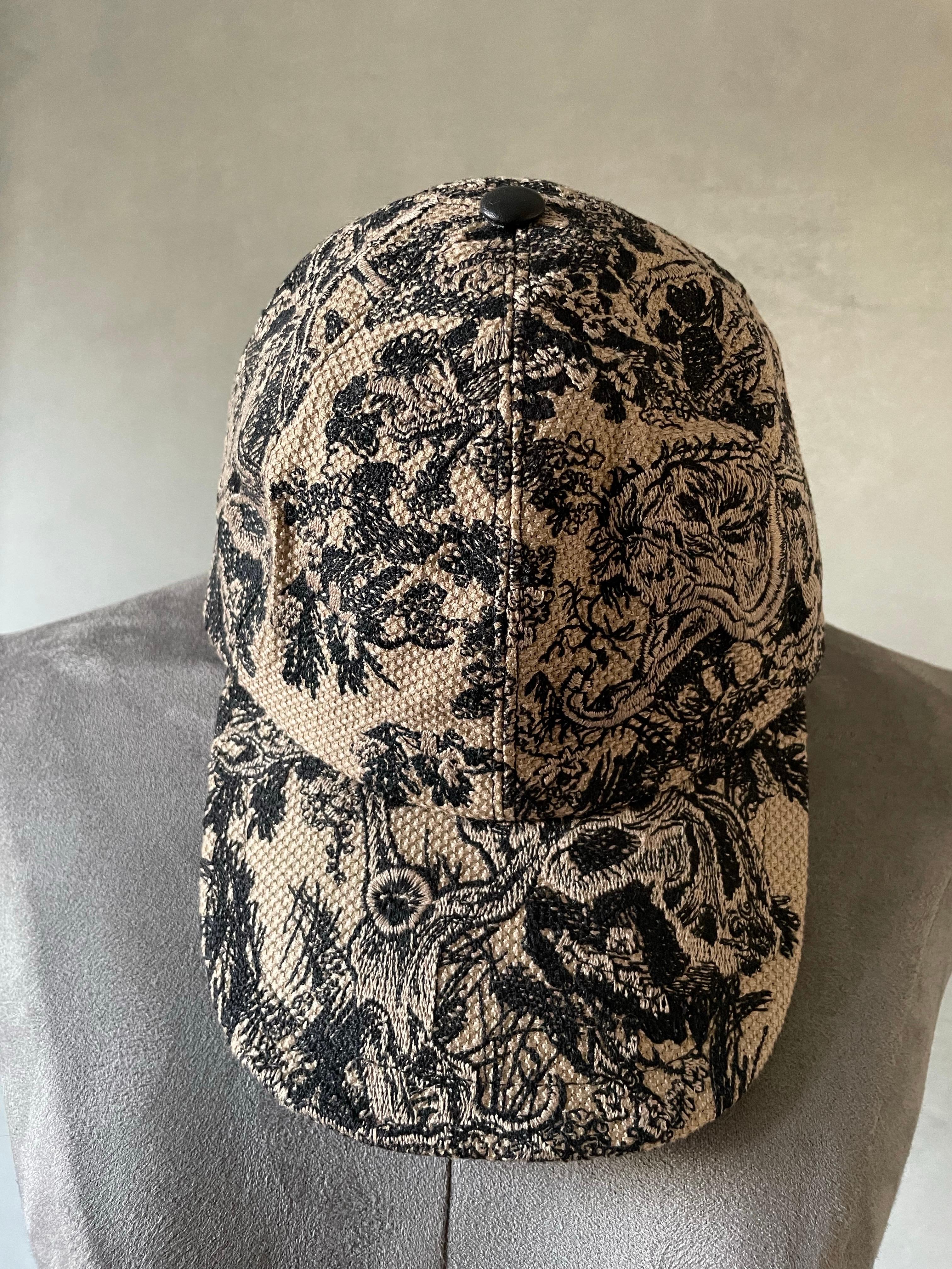 CHRISTIAN DIOR Nuovo berretto in toile de jouy con etichetta mai indossato. in vendita 4