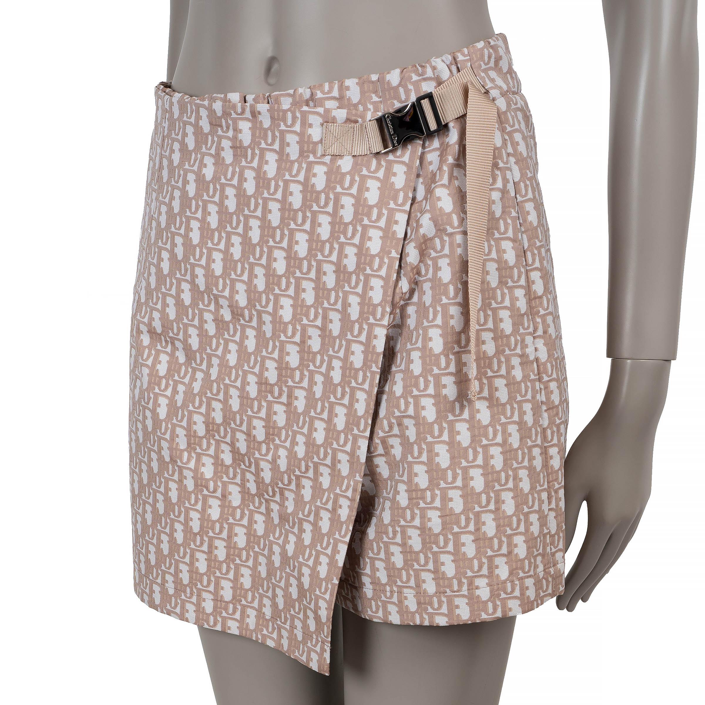 Dieser 100 % authentische Christian Dior Skort in Rose des Vents nude Oblique aus technischem Taft-Jacquard-Polyester (100 %) verbindet die ikonischen Codes des Hauses mit einem modernen, praktischen Aspekt. Es hat eine ausgestellte Silhouette mit