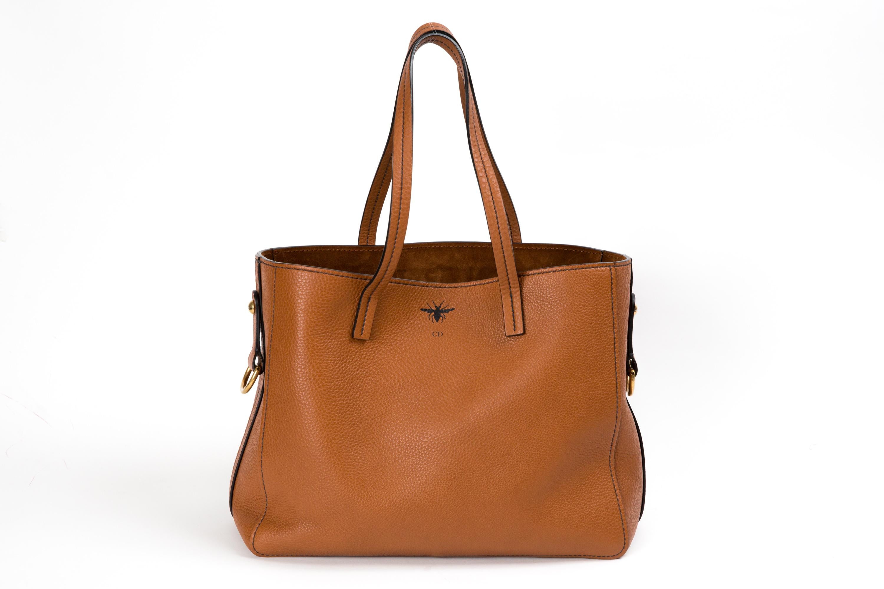 Christian Dior Nut D.Bee calfskin leather tote bag featuring a front CD and bee embroidered, gold-tone hardware, a separated shoulder handle, interior pocket.
Circa 2017  Made in France
Length 12.9in. (33cm)
10.2in (26cm)
Bottom Width 5.5in.