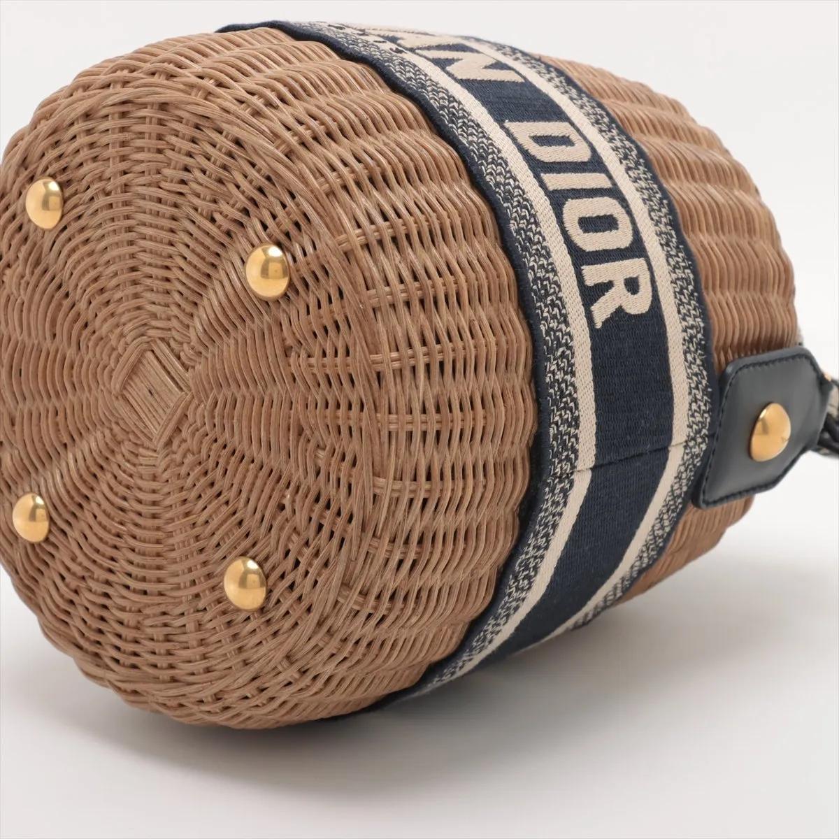 *Christian Dior Oblique Rattan Canvas Bucket Shoulder Bag Beige x Navy Blue Bon état - En vente à Indianapolis, IN