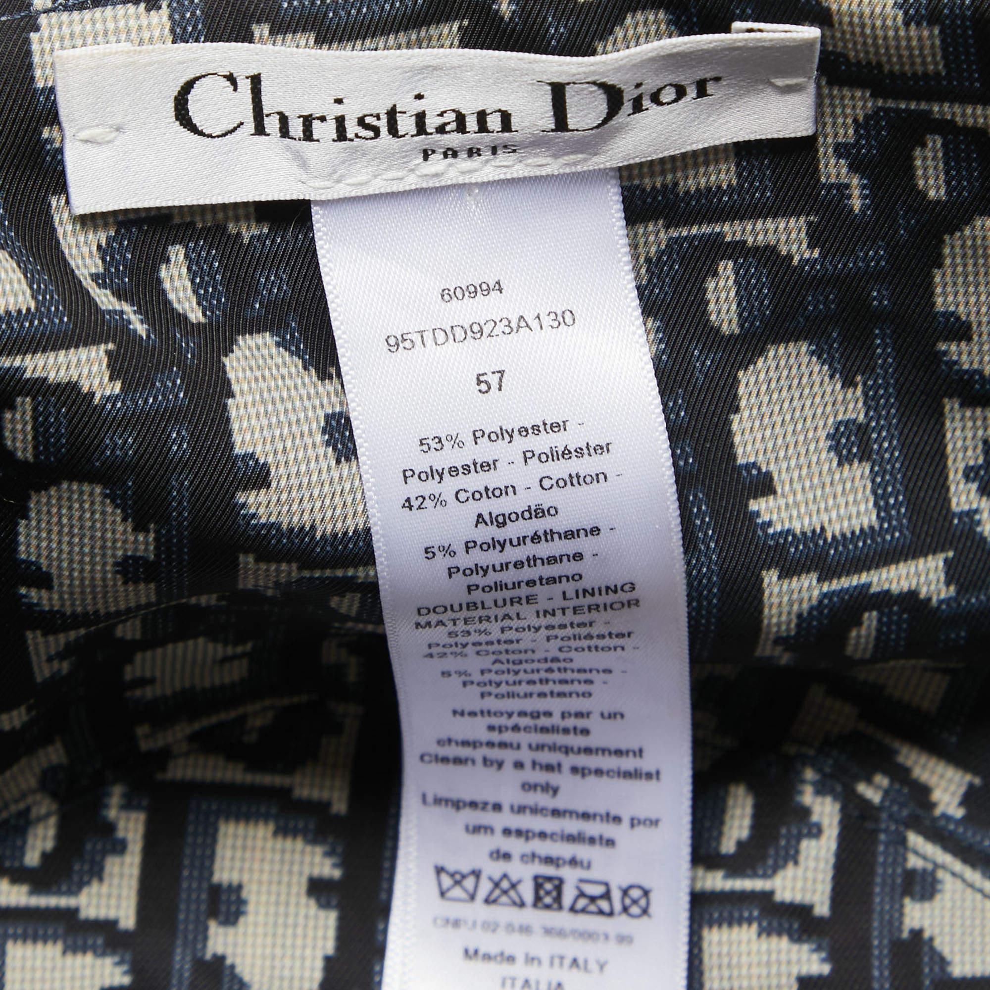 Christian Dior Schräger doppelseitiger Wendbarer Teddy-D-Schalenhut mit Rand im Angebot 3