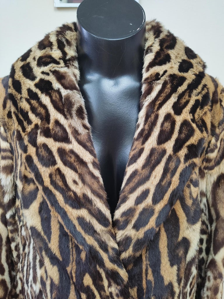 Manteau en fourrure d'ocelot Christian Dior taille 10 En vente sur 1stDibs  | fourrure ocelot