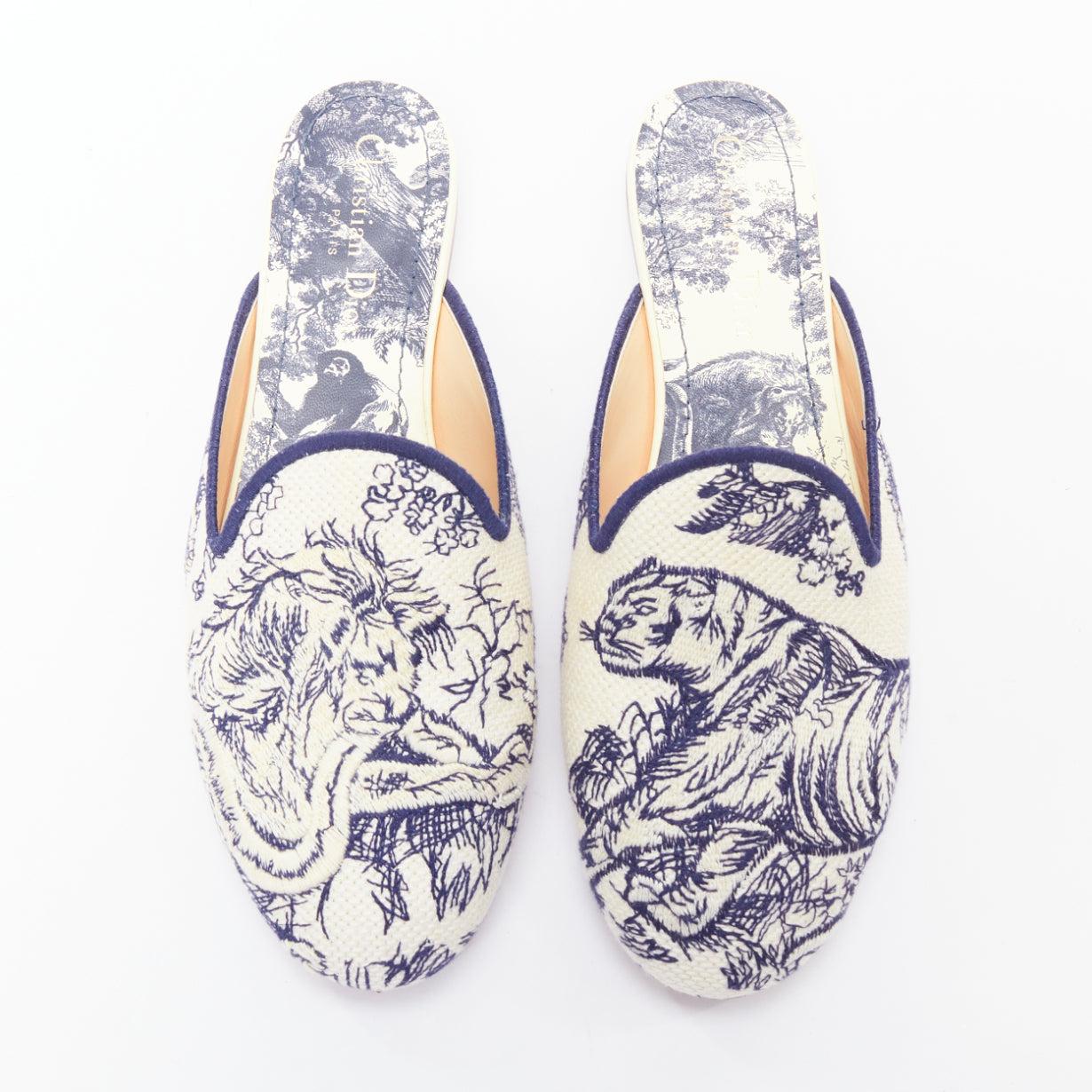CHRISTIAN DIOR Off navy Toile de Jouy print canvas mule flats EU38
Reference: LNKO/A02466
Brand: Dior
Designer: Maria Grazia Chiuri
Model: Off
Material: Canvas
Color: Navy, Cream
Pattern: Abstract
Closure: Slip On
Lining: Cream Leather
Extra