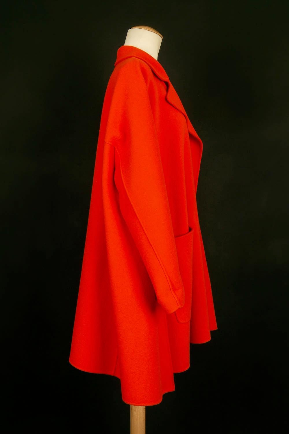 Dior -(Made in Italy) Orange cashmere coat. Size 40FR. Winter 2006 collection.

Additional information: 
Dimensions: Shoulder width: 55 cm, Chest: 71 cm, Sleeve length: 59 cm, Length: 93 cm
Condition: Very good condition
Seller Ref number: M10