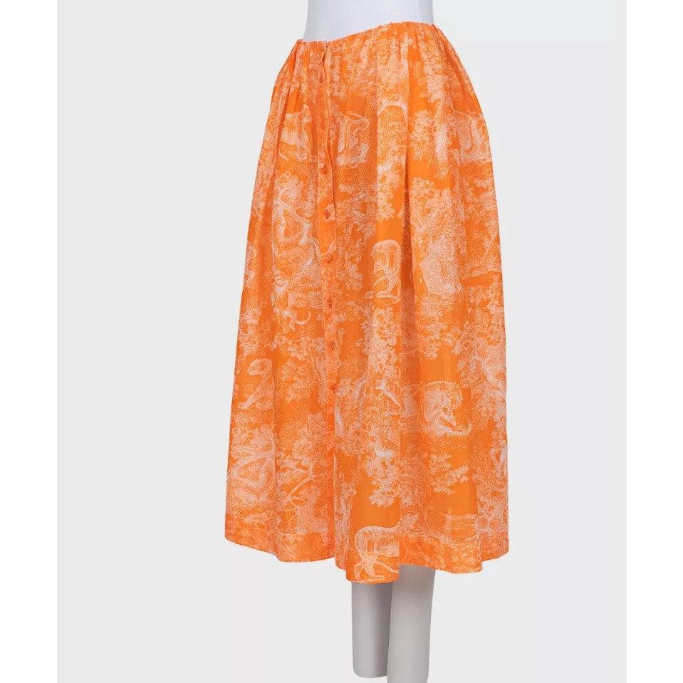 ¡Eleva tu vestuario con esta llamativa falda Christian Dior! Esta bonita pieza presenta un atrevido estampado naranja y una favorecedora silueta voluminosa. Perfecto para añadir un toque de la elegancia característica de Dior a cualquier conjunto.