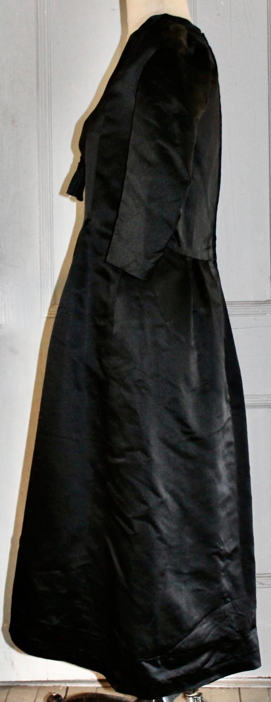 Christian Dior Original frühes schwarzes Satan/Silber-Abendkleid aus Seide im Angebot 2