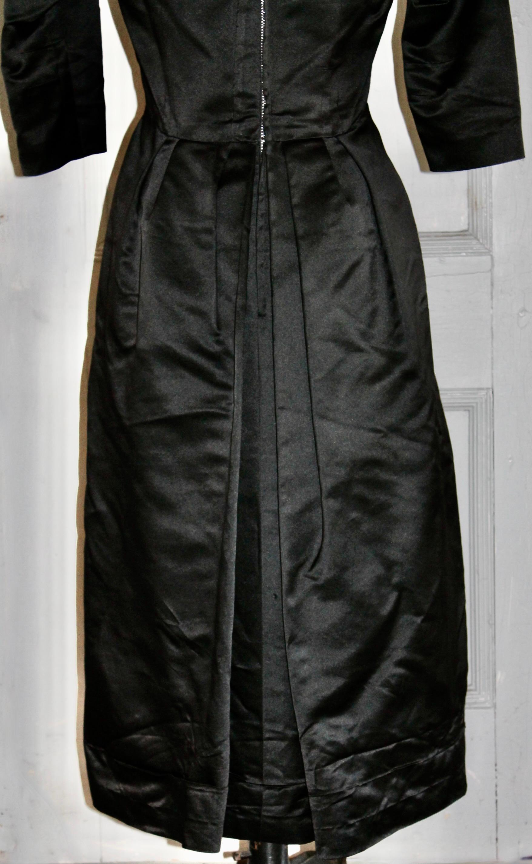 Christian Dior Original frühes schwarzes Satan/Silber-Abendkleid aus Seide im Angebot 4