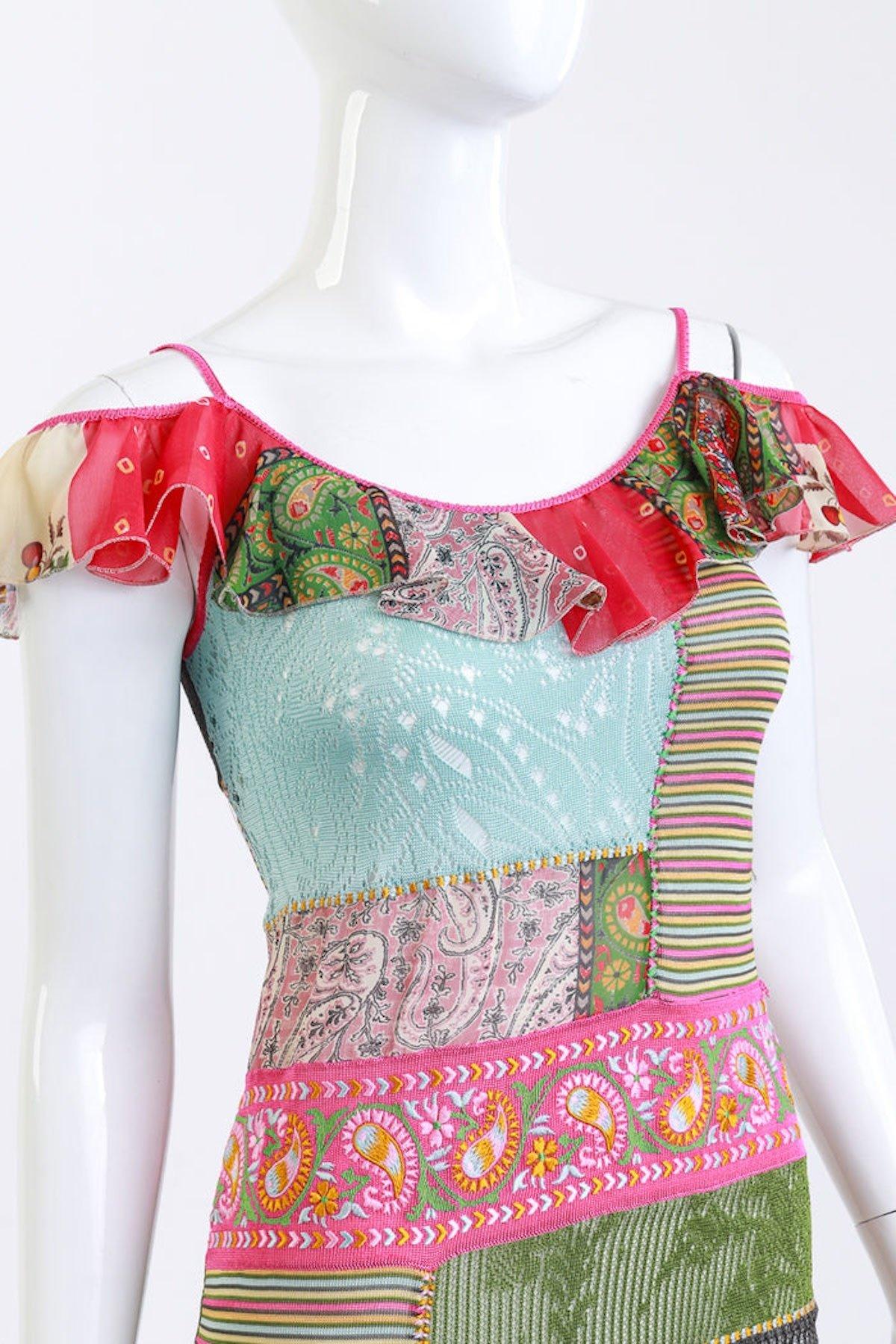CHRISTIAN DIOR PAISLEY PATCHWORK COIN CHARM LONG DRESS (S)

This Christian Dior mermaid dress is from the Fall/Winter 2003 collection by John Galliano and features a patchwork of lace, paisley, embroidery, and sequins. The bias-cut silhouette is