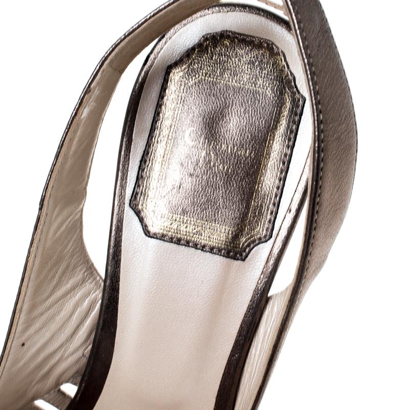 Christian Dior Pale Green Metallic Whisper Slingback Sandals Size 35 In Good Condition In Dubai, Al Qouz 2