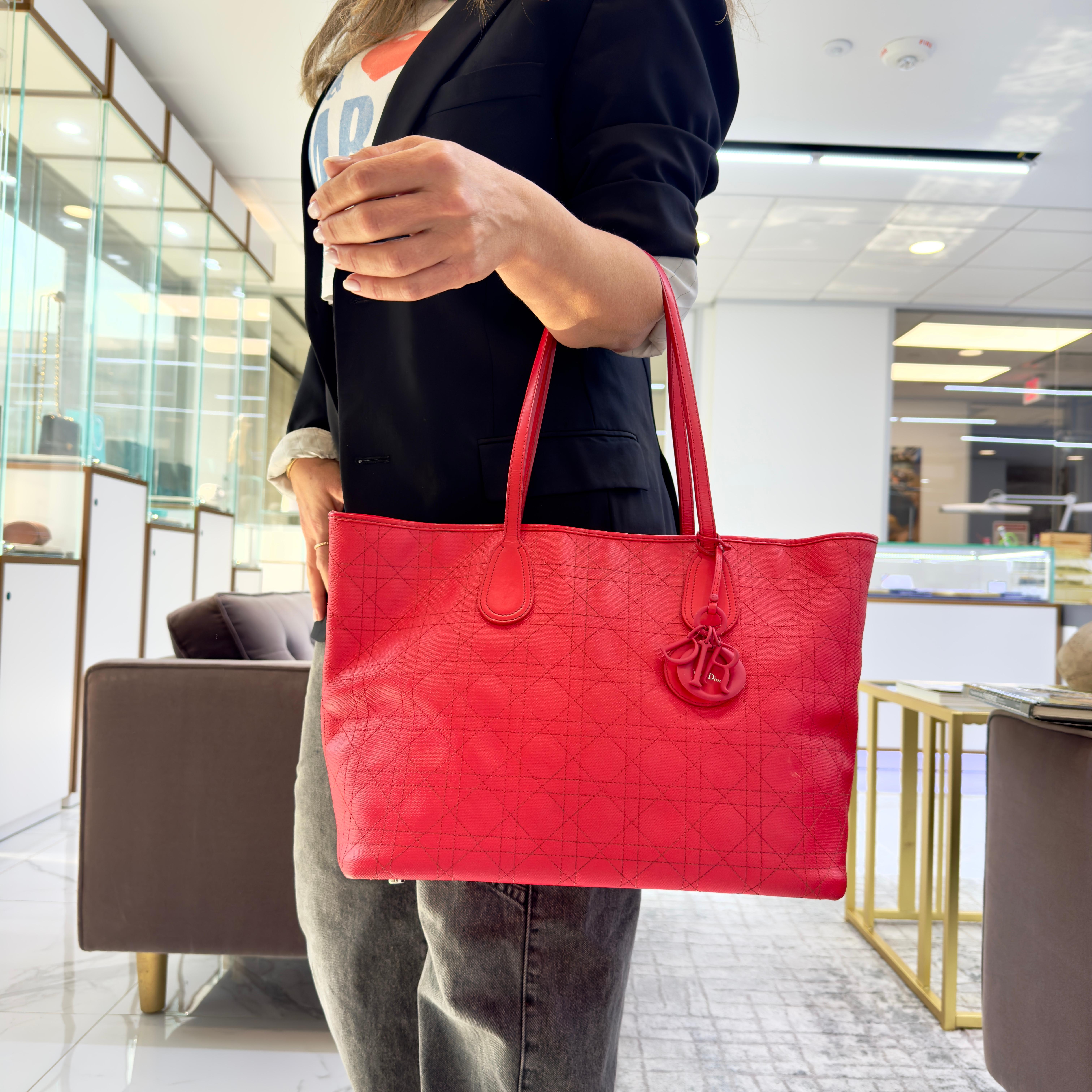 Christian Dior Panarea Medium Rot Cannage Gesteppte Nylon-Tasche Handtasche im Angebot 8