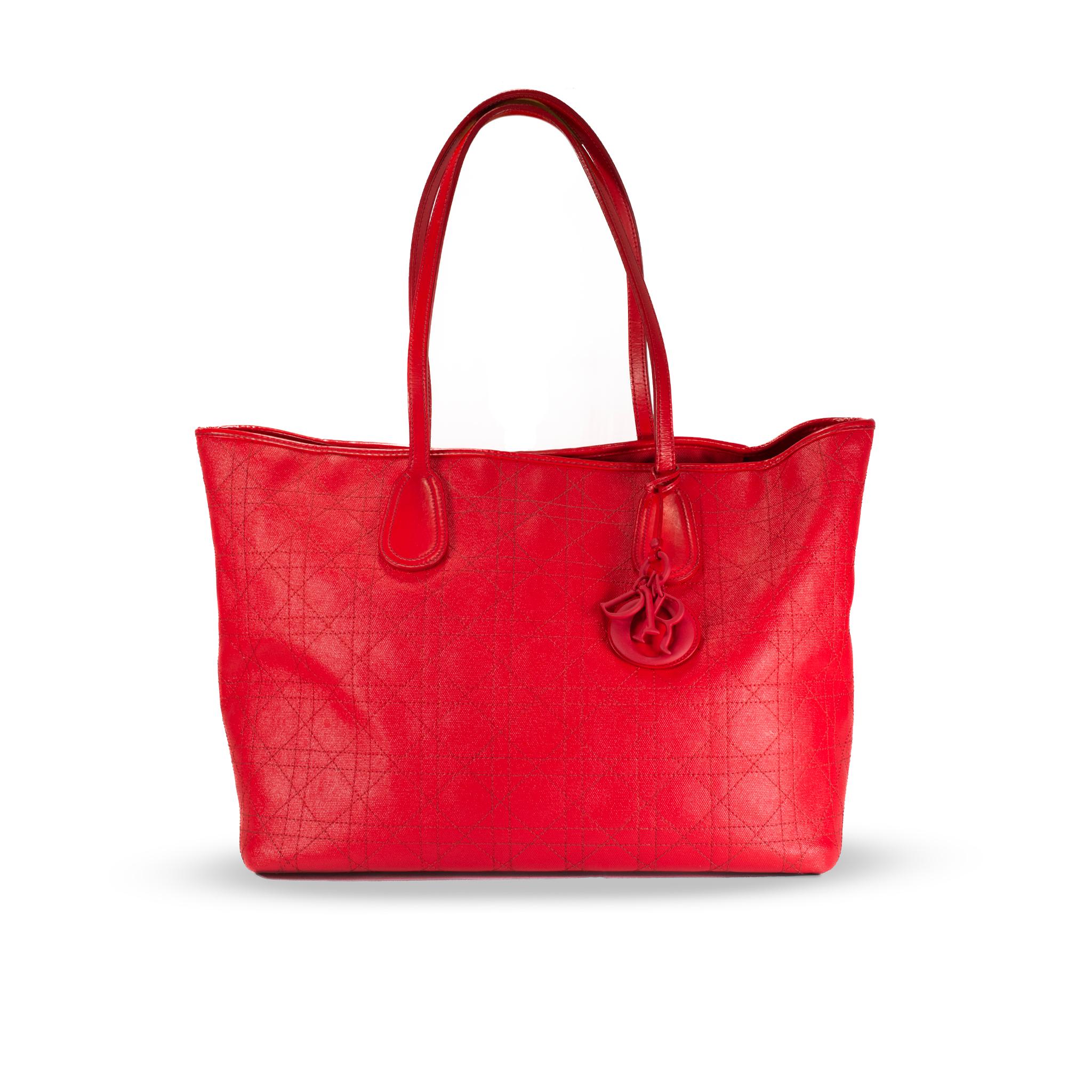 Marke: Christian Dior

Abmessungen (B x H x T): 16.50