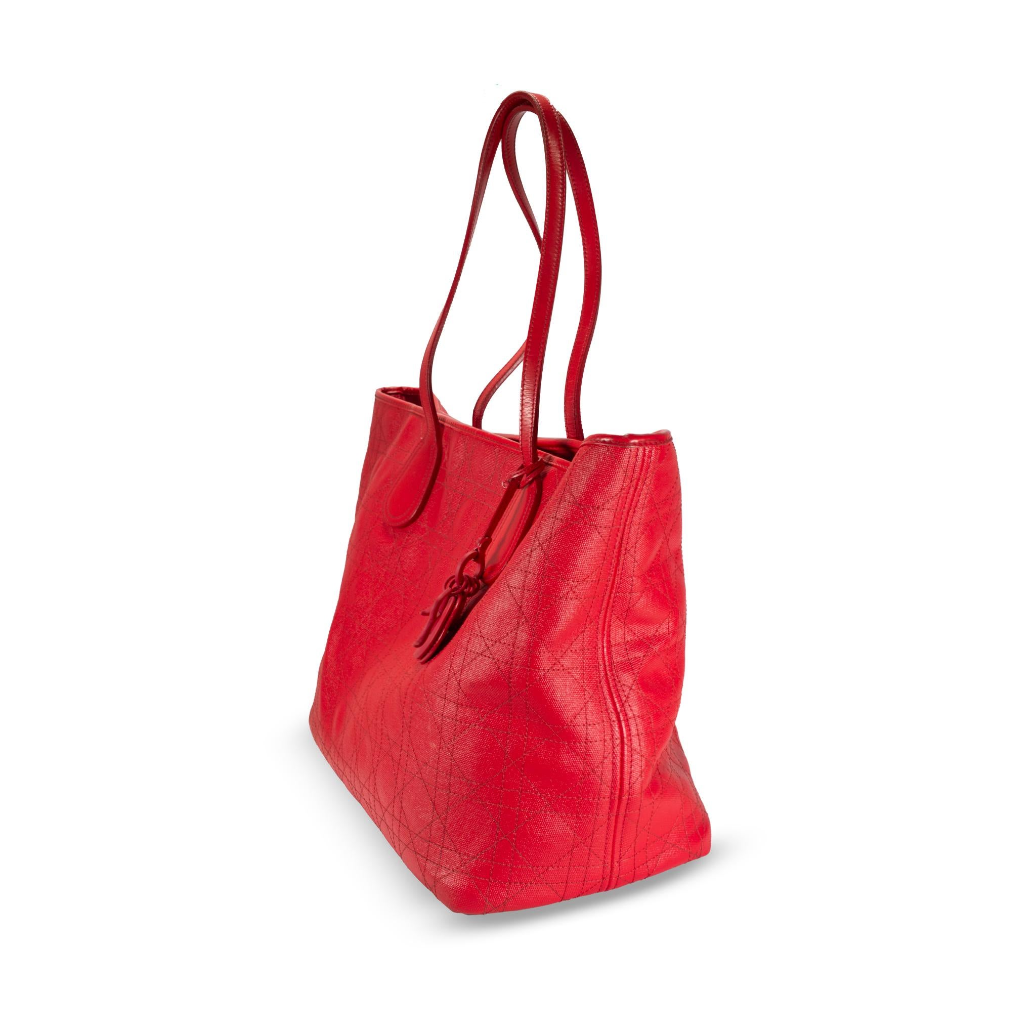 Christian Dior Panarea Medium Rot Cannage Gesteppte Nylon-Tasche Handtasche Damen im Angebot