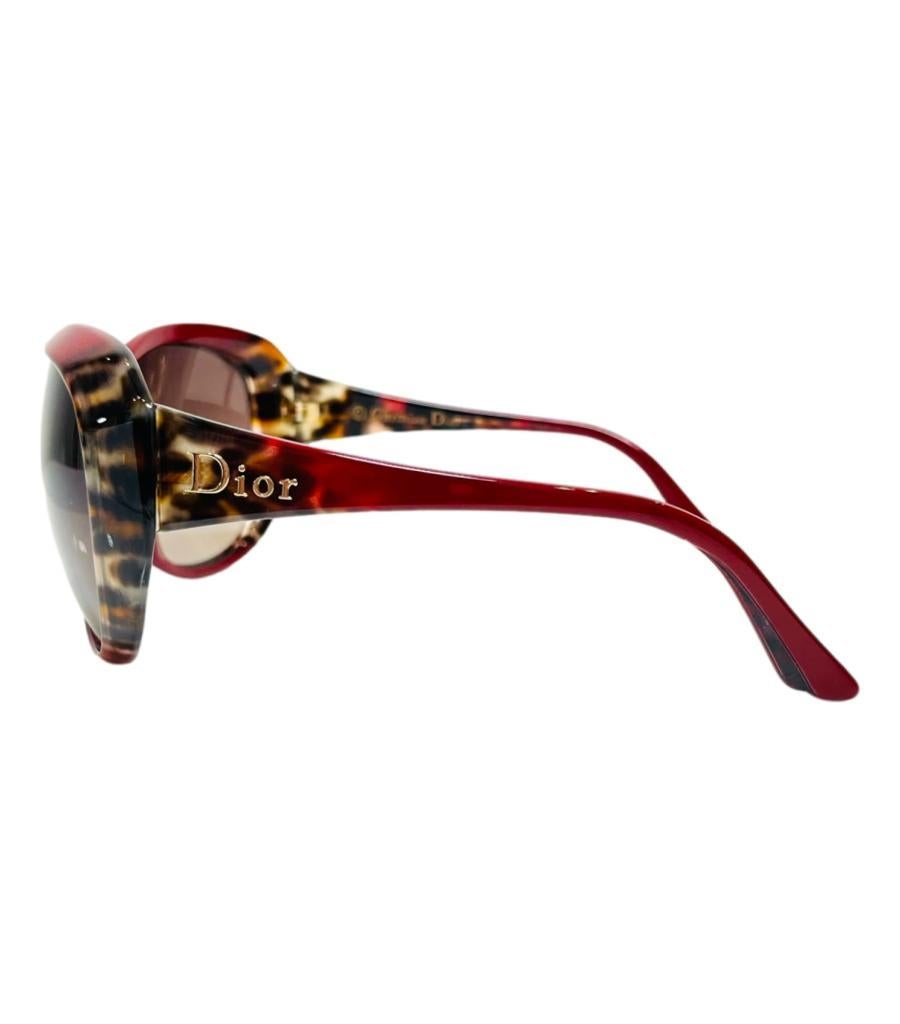 Christian Dior Panther Oversized Sunglasses

Burgundy red sunglasses detailed with ombre panther design through the frames and arms.

Featuring gold 'Dior' logo to the side, round frames and gradient lenses.

Size – One Size

Condition – Very