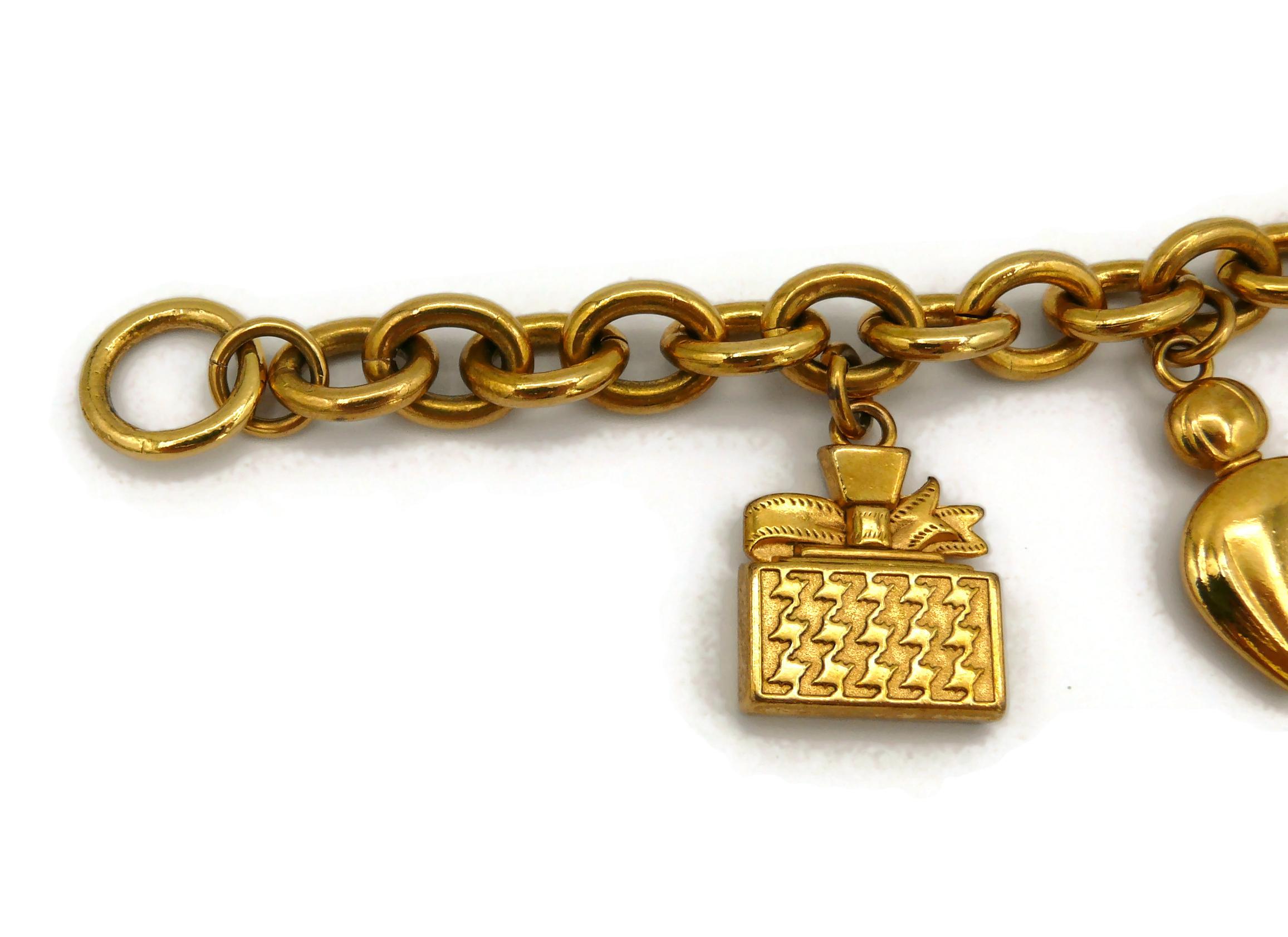 CHRISTIAN DIOR parfums Bracelet à breloques vintage de couleur or 4