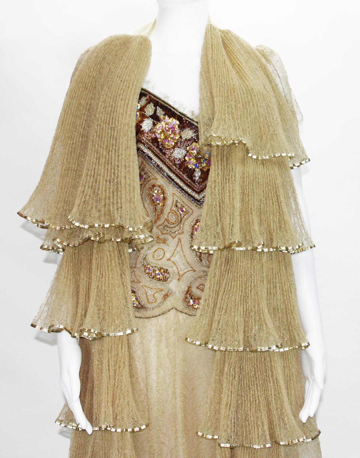 Christian Dior Paris Automne-Hiver 1980  Robe en dentelle numérotée avec étole en vente 5
