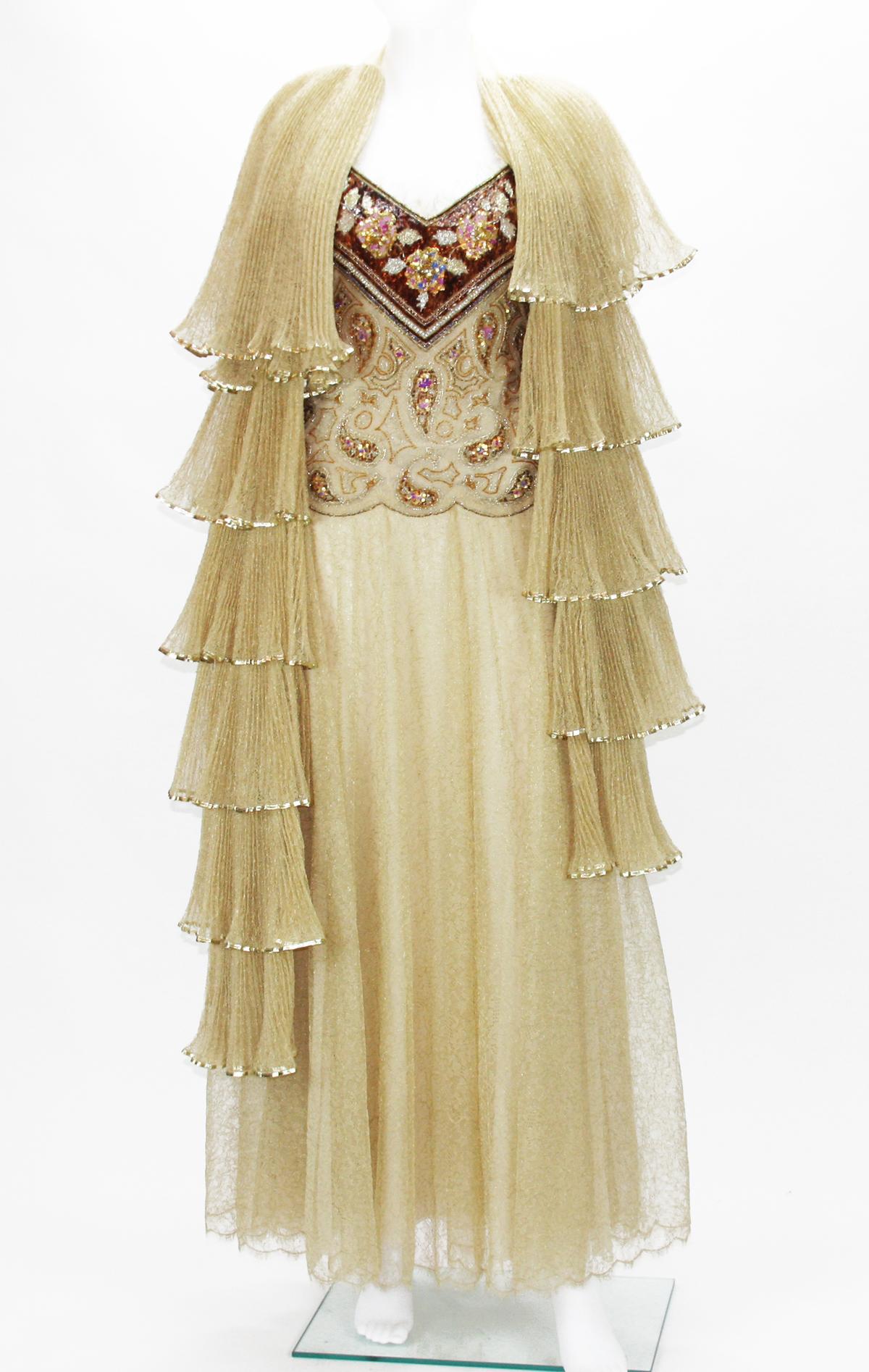 Christian Dior Paris Automne-Hiver 1980  Robe en dentelle numérotée avec étole Pour femmes en vente