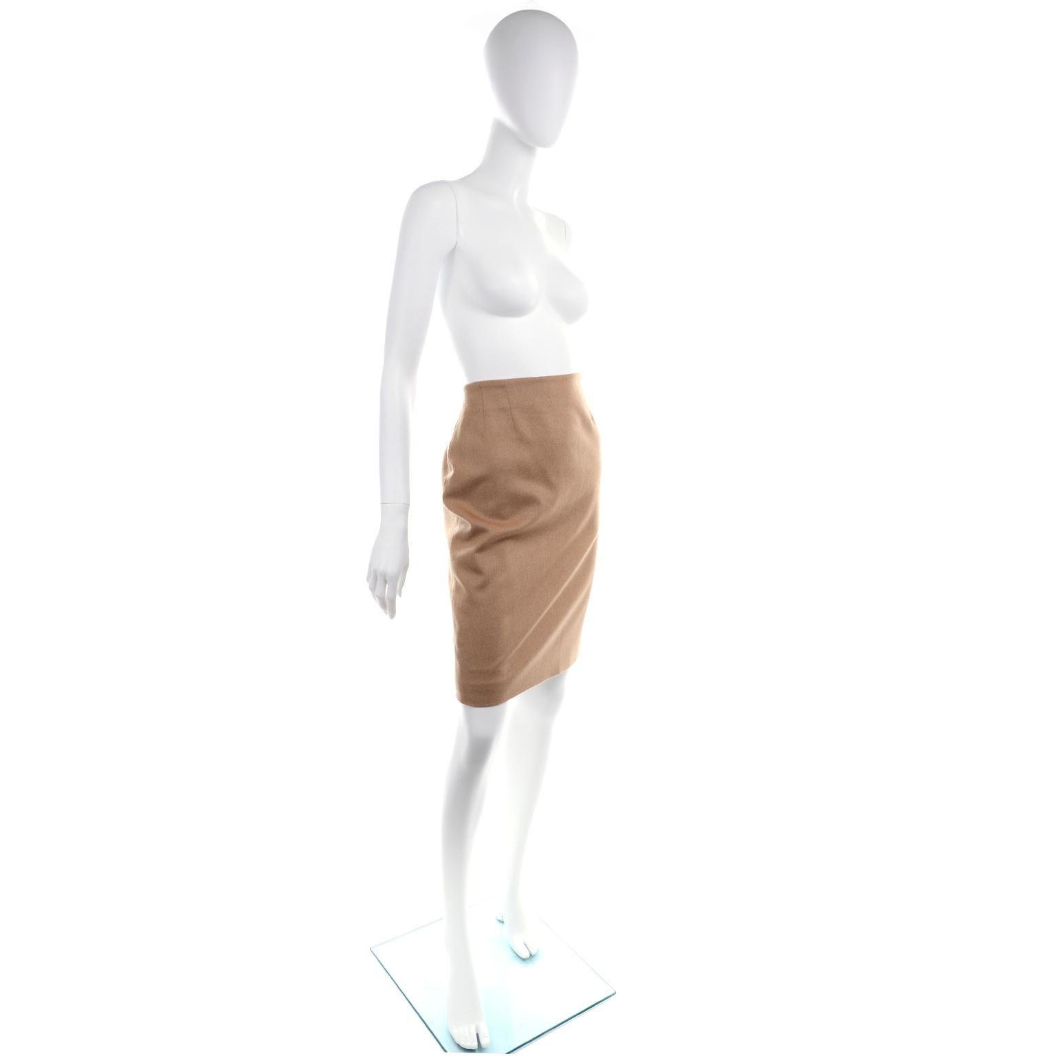 Christian Dior Paris Camel Pencil Skirt With Back Buttons & SIlk Lining Size 8 In Excellent Condition For Sale In Portland, OR