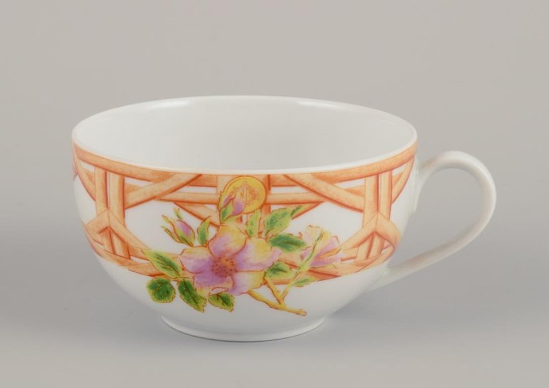 Christian Dior, París. Cuatro pares de tazas de café. Motivo floral. Finales del siglo XX Francés en venta