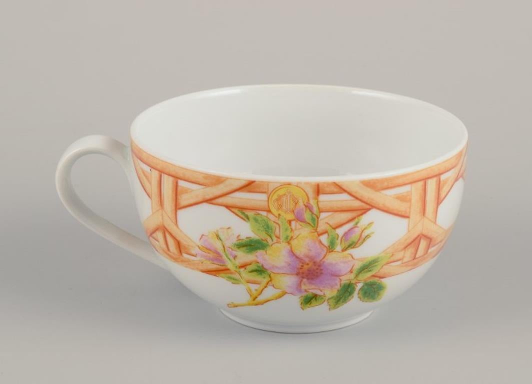 Christian Dior, París. Cuatro pares de tazas de café. Motivo floral. Finales del siglo XX en Excelente estado para la venta en Copenhagen, DK