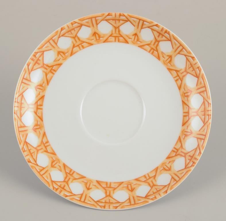 Christian Dior, París. Cuatro pares de tazas de café. Motivo floral. Finales del siglo XX en venta 1