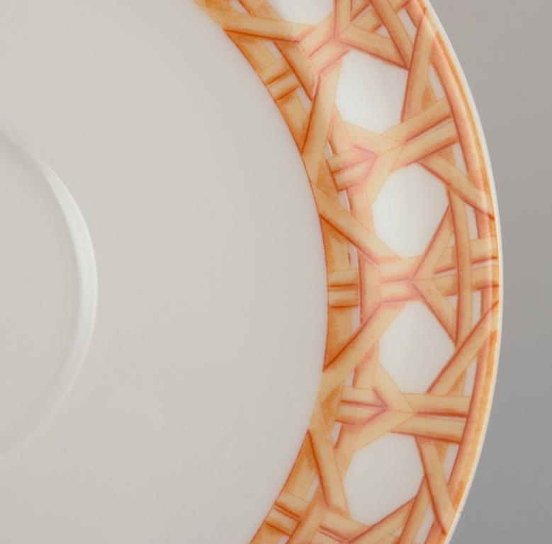 Christian Dior, París. Cuatro pares de tazas de café. Motivo floral. Finales del siglo XX en venta 2