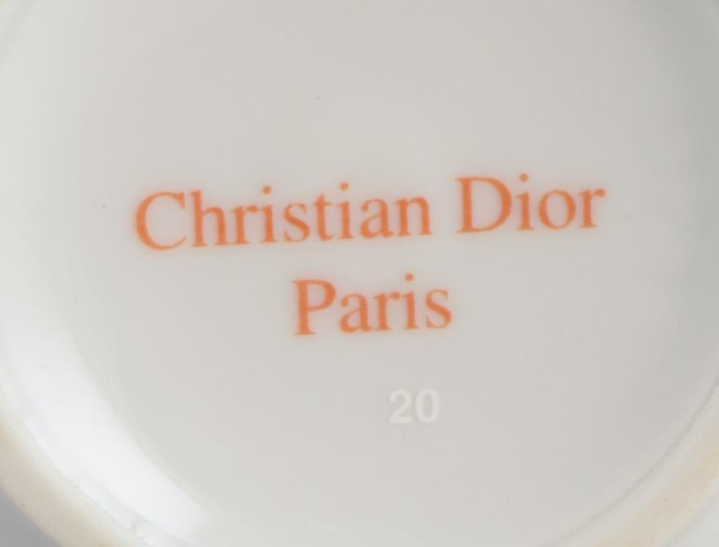 Christian Dior, París. Cuatro pares de tazas de café. Motivo floral. Finales del siglo XX en venta 4