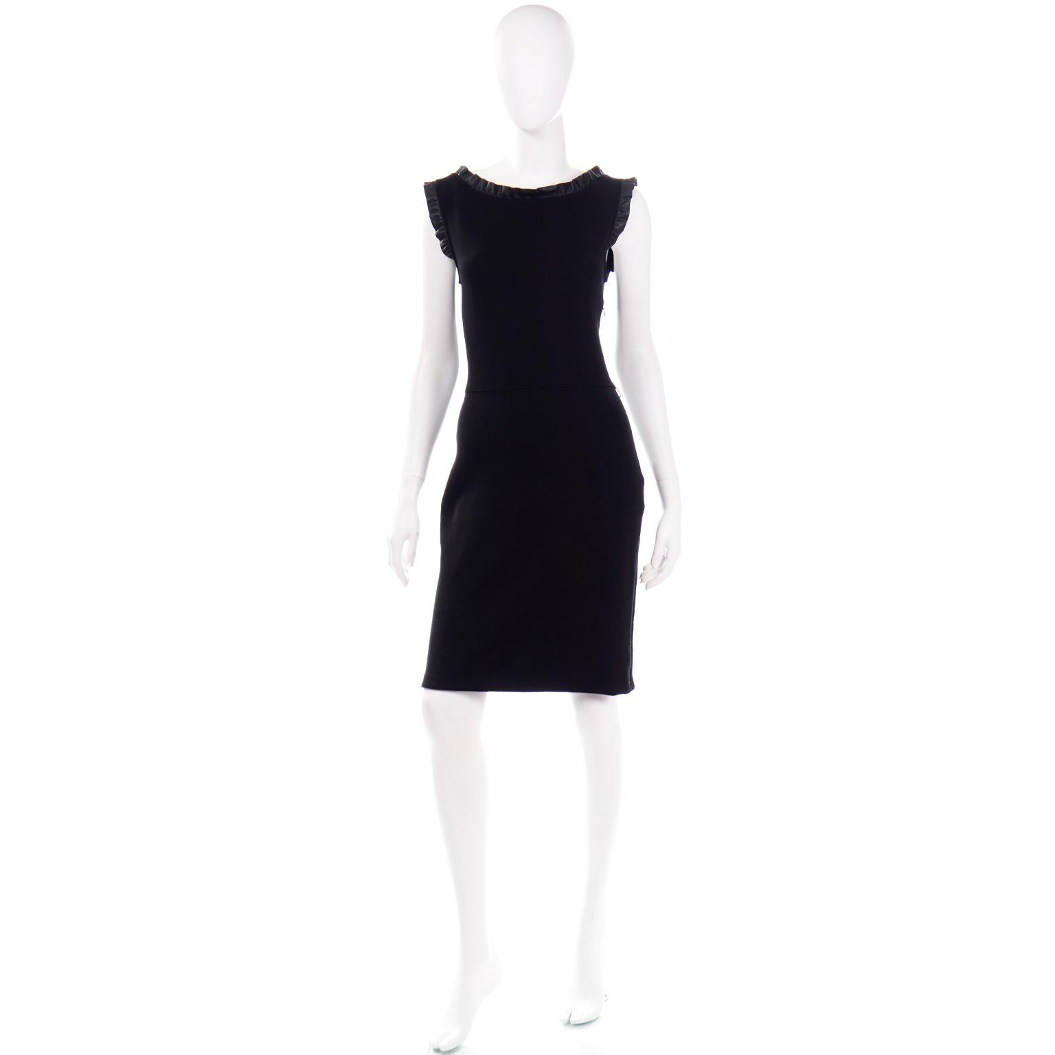 Christian Dior Paris Kleines Schwarzes Kleid aus Kaschmir-Seidenmischung mit Lederkragen 1