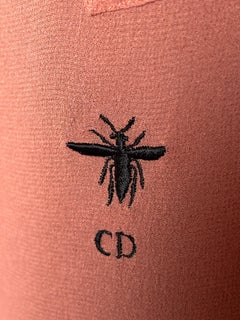 Christian Dior Paris Lavallière-Bluse aus Seide mit gestickter Biene