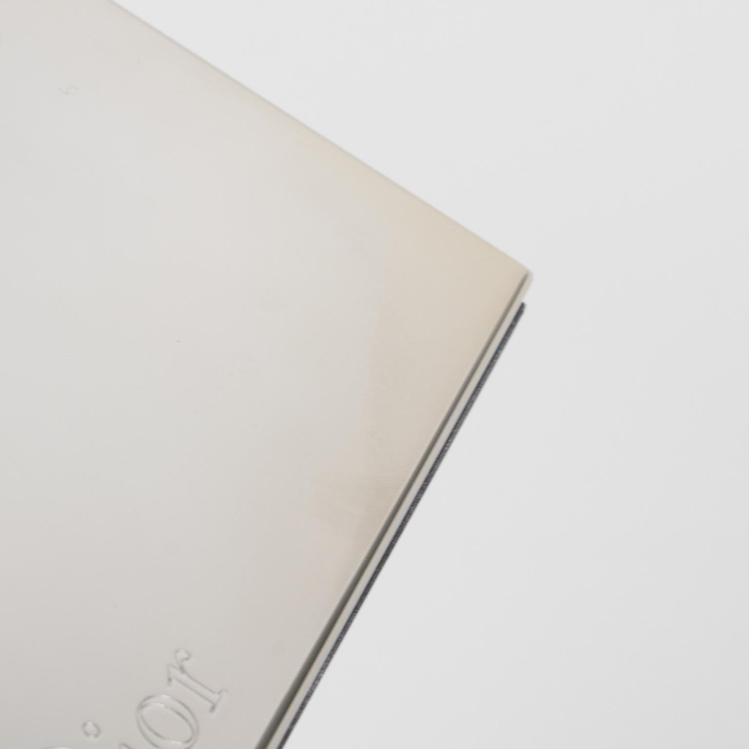 Christian Dior Home - Cadre avec logo gravé en métal argenté dans sa boîte en vente 3