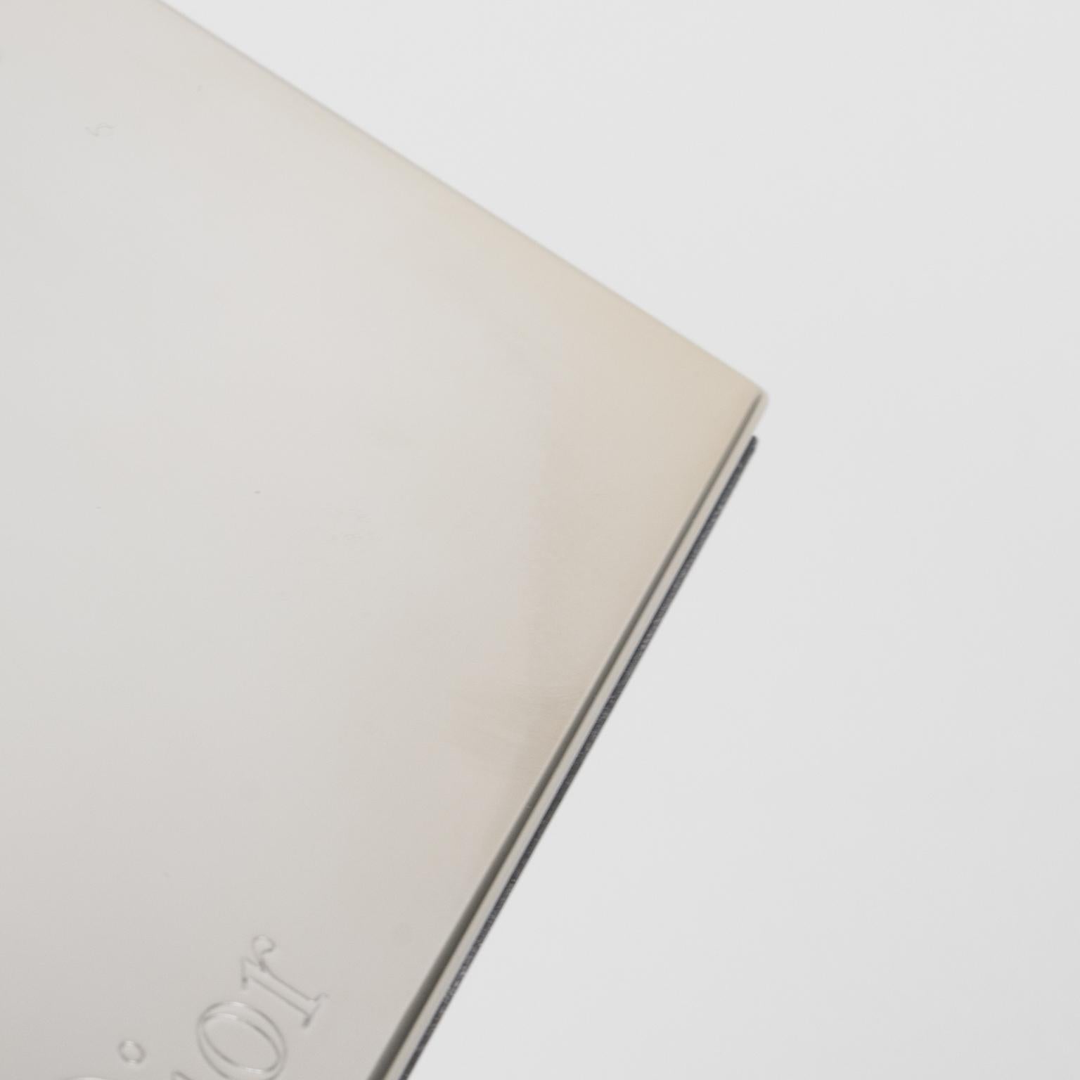 Christian Dior Home Cornice con logo inciso in argento con scatola in vendita 2