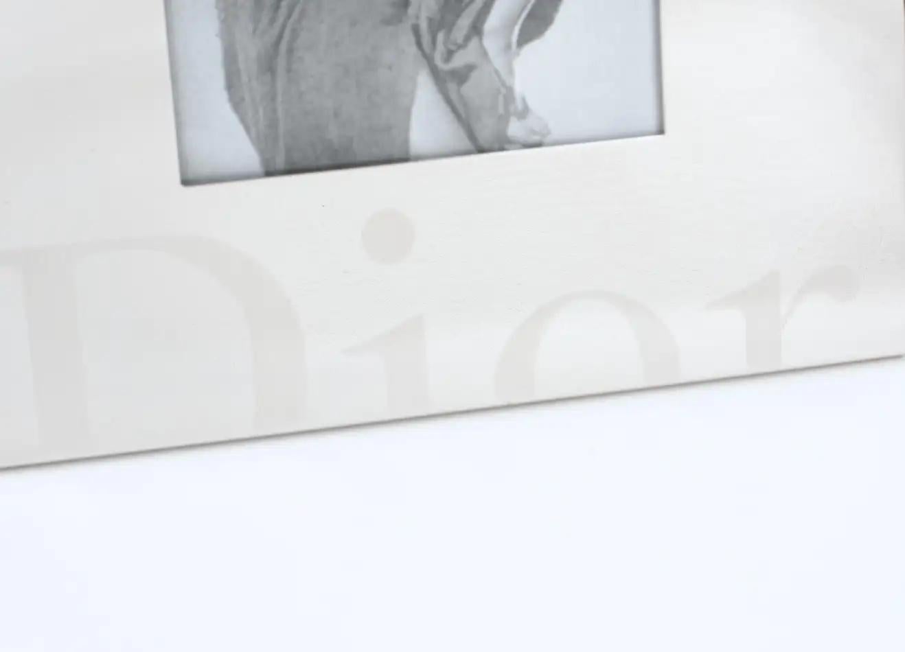 Cadre photo en métal argenté Christian Dior Paris avec logo gravé, dans sa boîte en vente 1