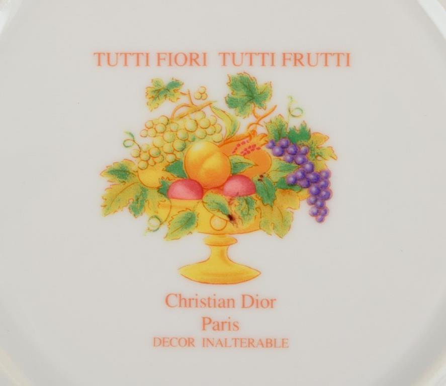 Christian Dior, Paris. Zwei Tutti Fiori, Tutti Frutti-Porzellanteller. im Angebot 1