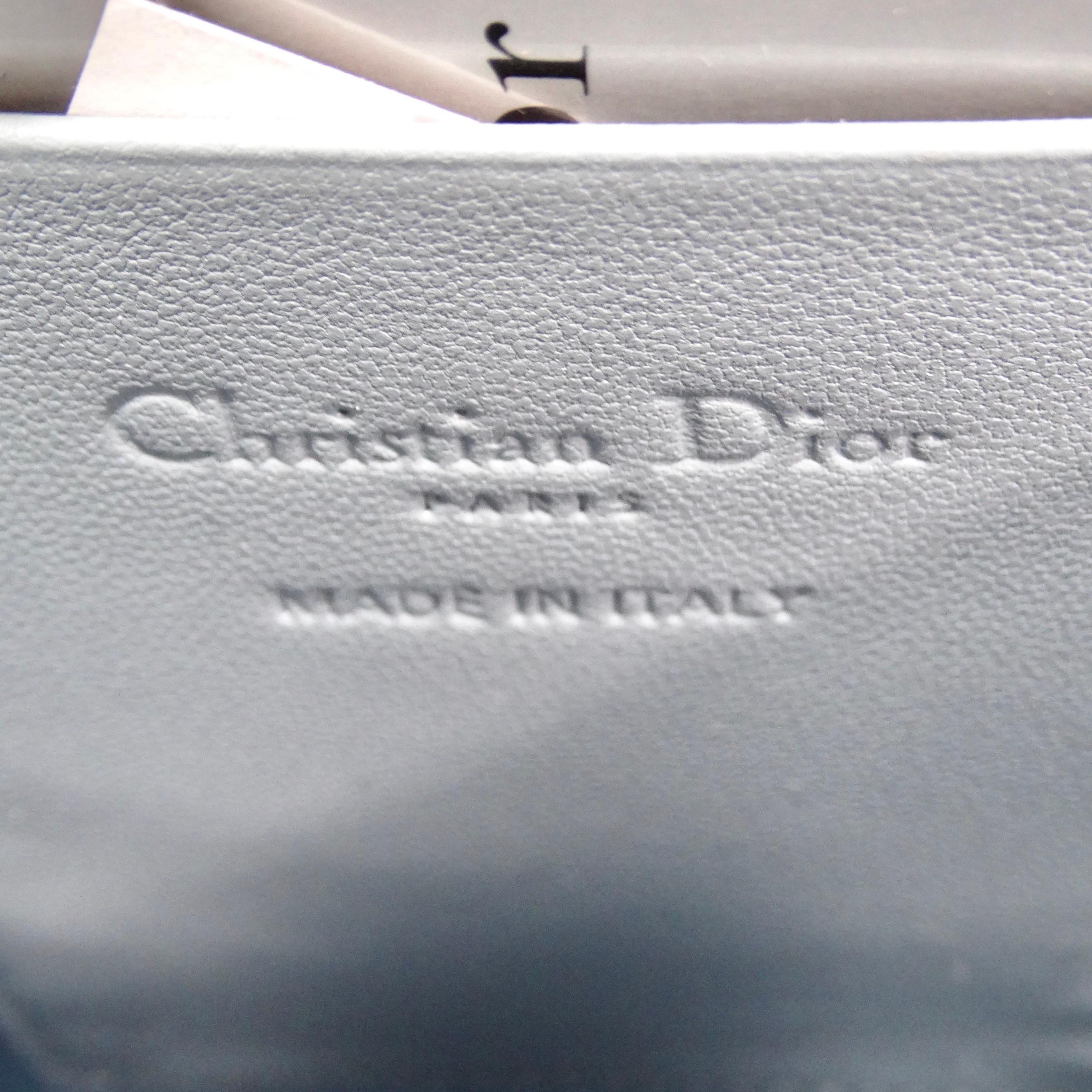 Christian Dior Lack Cannage Lady Dior Telefonhalter in Bracing Blue im Angebot 3