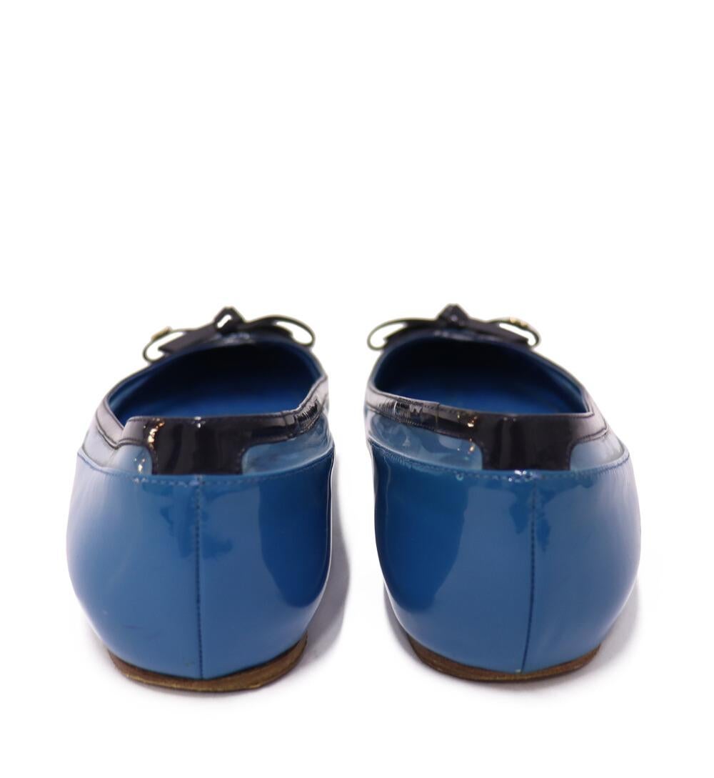 Christian Dior Blaue flache Pumps aus Lackleder mit spitzer Zehe Größe EU 38 Damen im Angebot